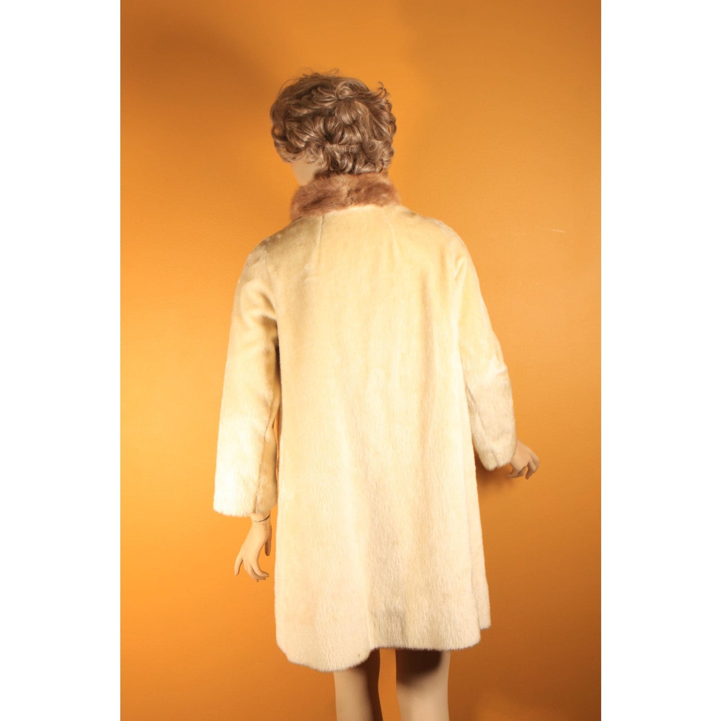 1960s Cream Faux Fur Fuzzy Long Sleeve with Mink Fur Trim Collar Coat by Junior-Aire -M-L
