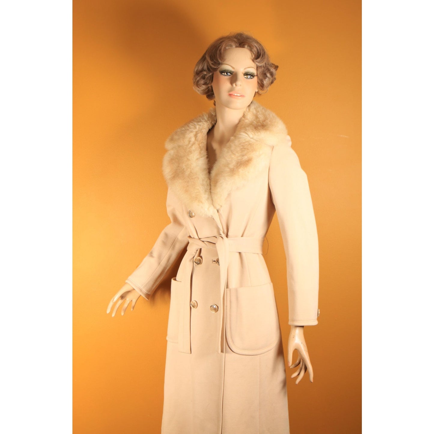 1970s Cream Tan Long Sleeve Button Up Fox Fur Collar Wool Coat by Fashionbilt -S-M