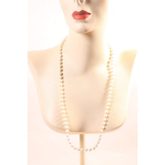 1960s 1970s White Plastic Beaded Single Strand Necklace by Hong Kong