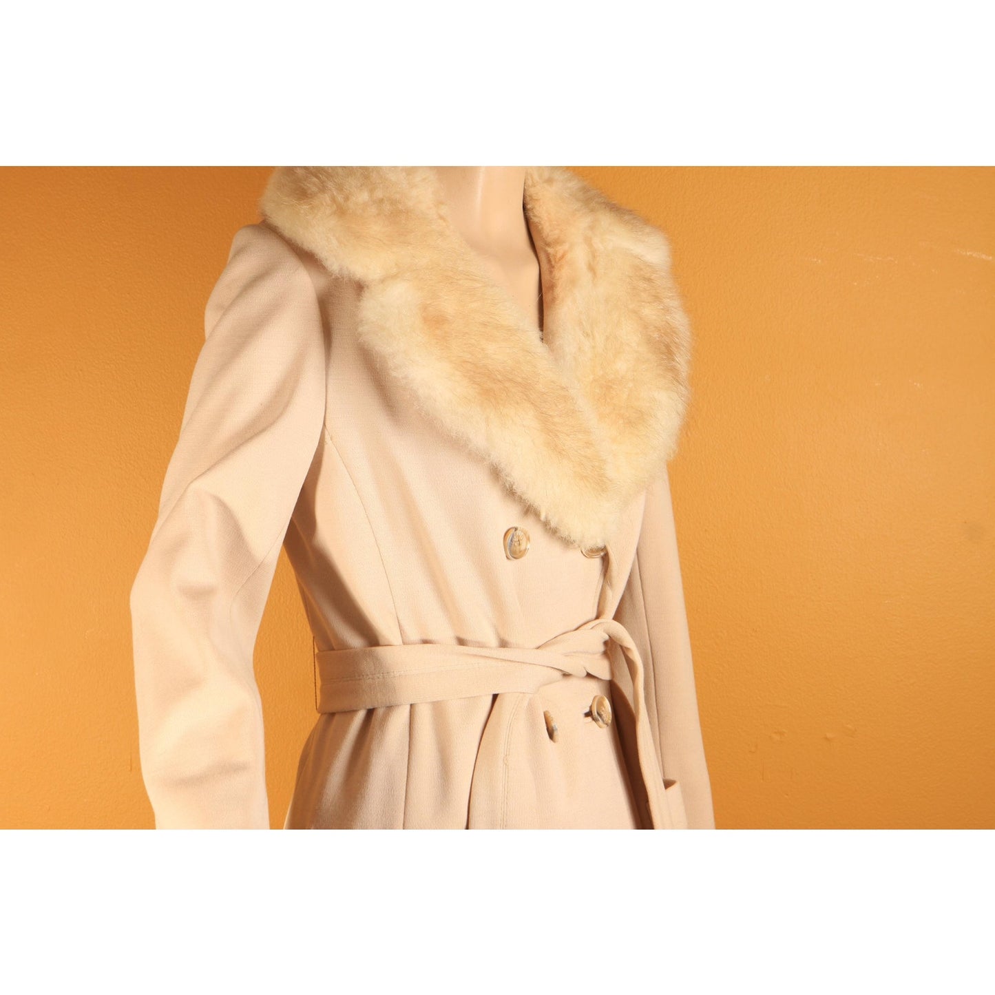 1970s Cream Tan Long Sleeve Button Up Fox Fur Collar Wool Coat by Fashionbilt -S-M