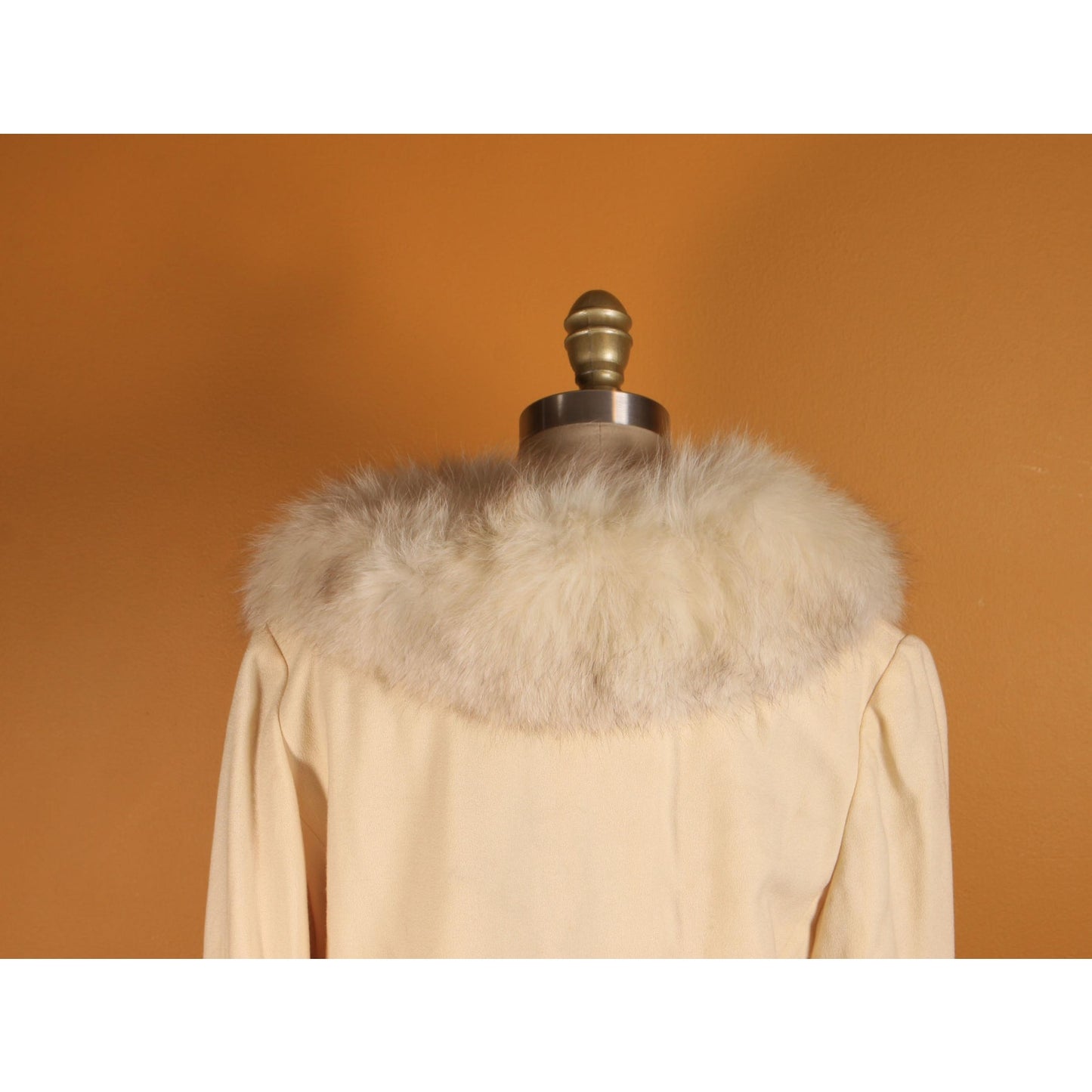Early 1960s Cream Off White Button Down Fox Fur Scarf Collar Long Sleeve Suit Jacket by Lilli Ann -M-L