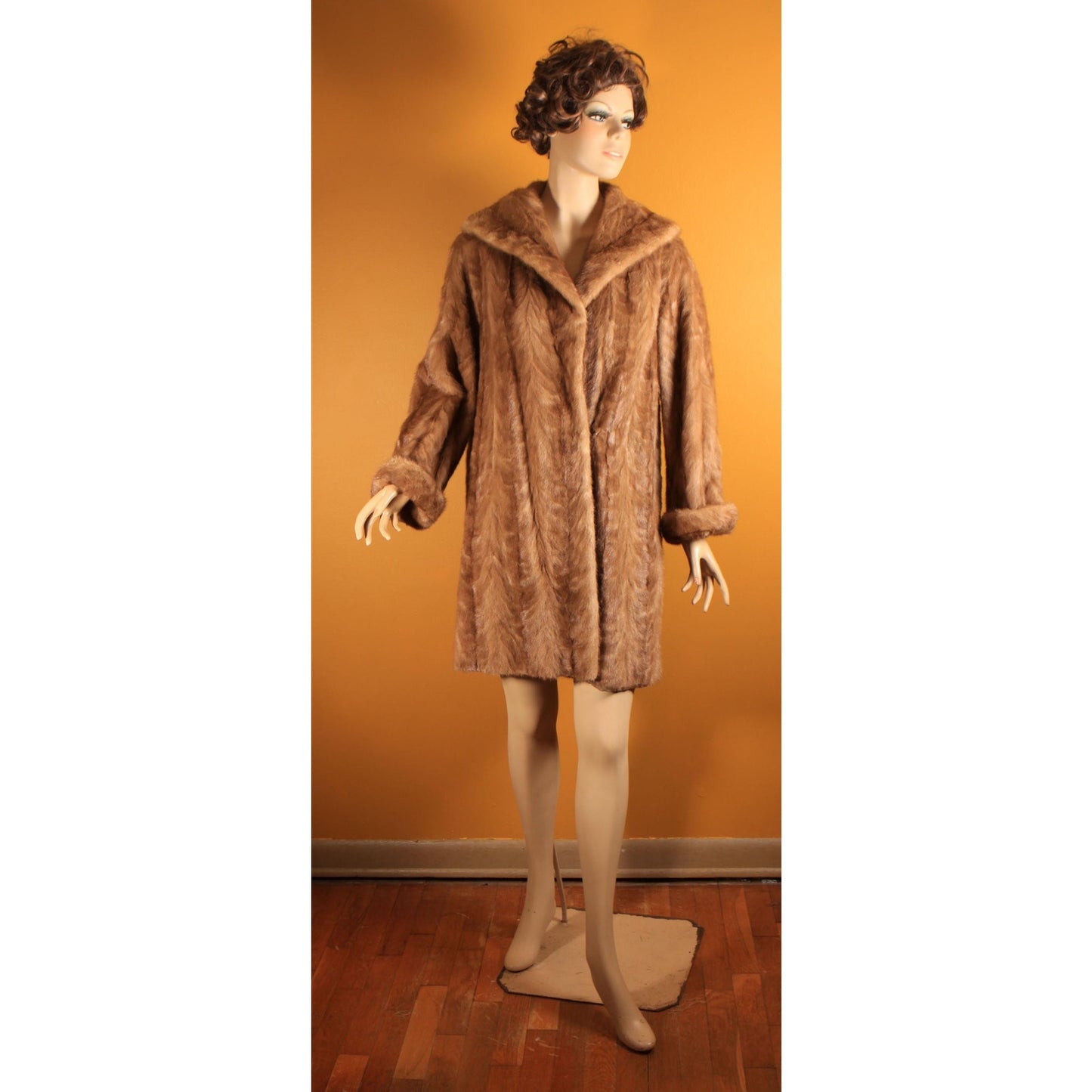 1950s Honey Brown Long Sleeved Mink Fur Coat by McDaniel's -M-L
