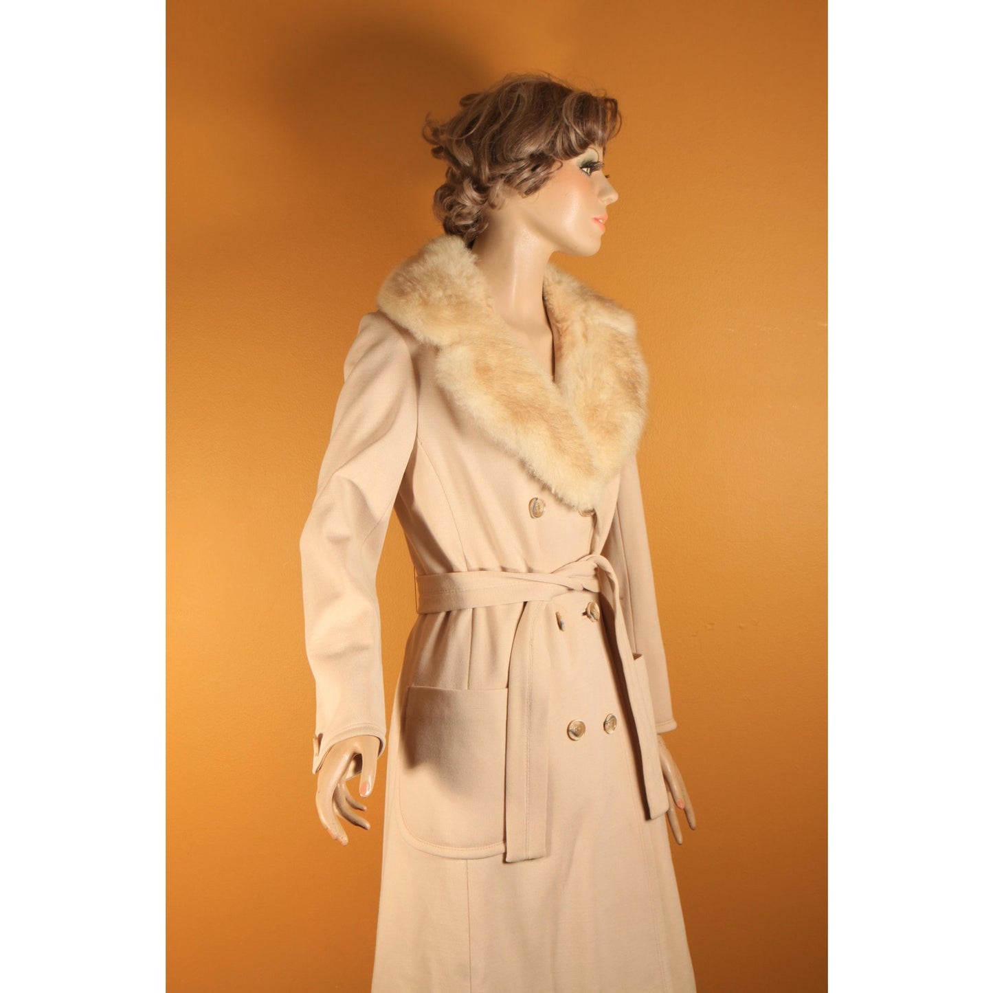 1970s Cream Tan Long Sleeve Button Up Fox Fur Collar Wool Coat by Fashionbilt -S-M