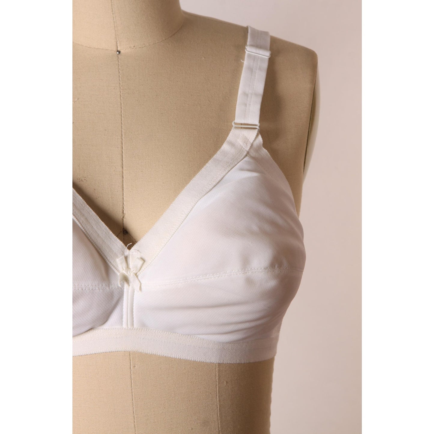 1970s White Foam Padded Cups Bow Detail Bra by Sears-36B