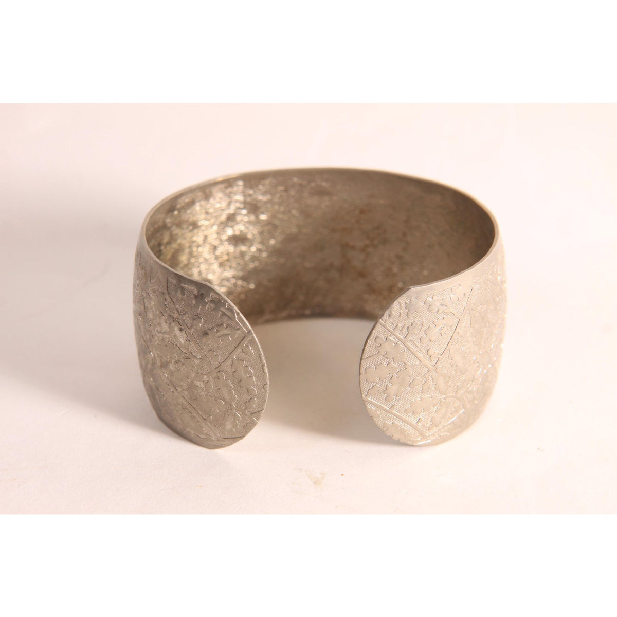 1960s 1970s Silver Tone Metal Foliage Leaf Etched Cuff Bracelet