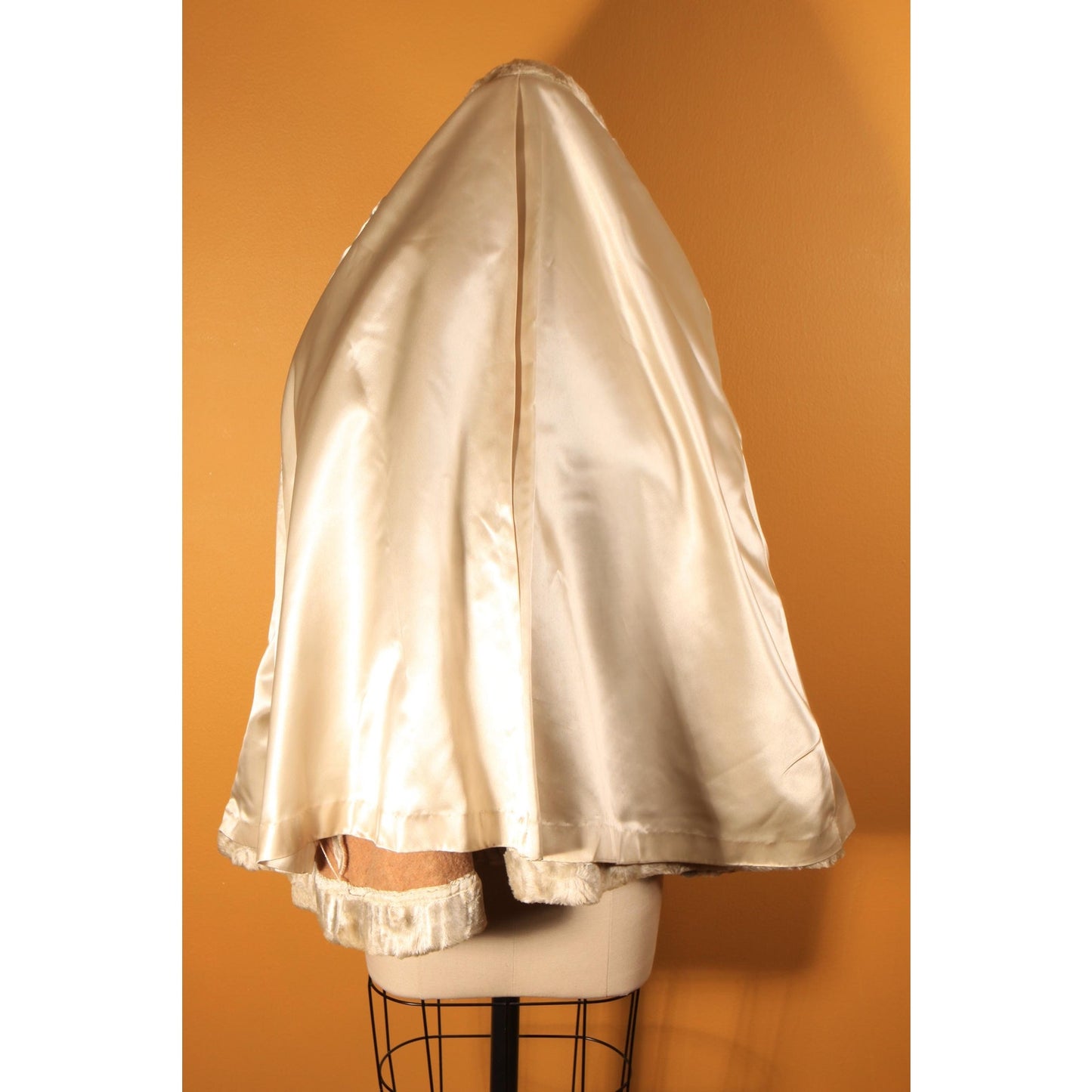 1960s Cream Off White Faux Fur Crushed Velvet Fitted Cape Coat by Betty Rose