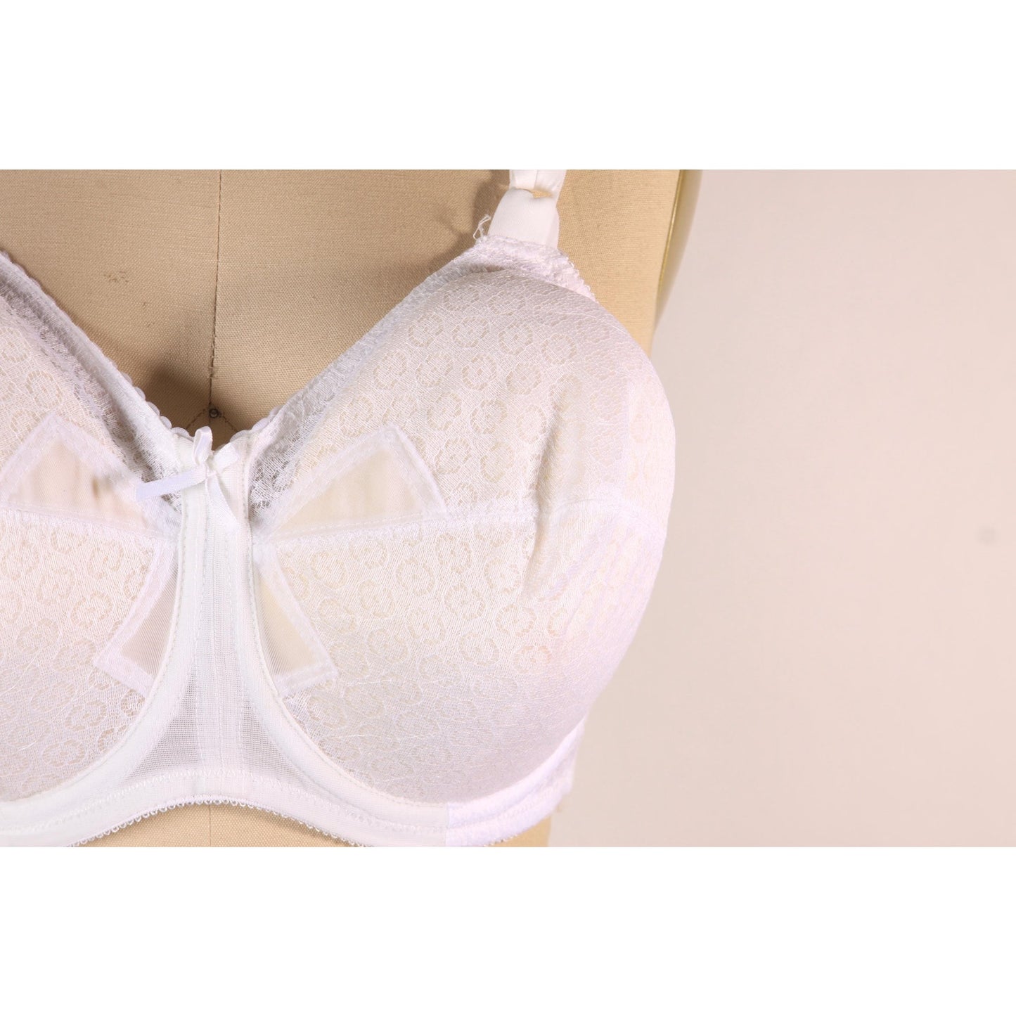 1980s Sheer White Floral Lace Bra by Bali-38D