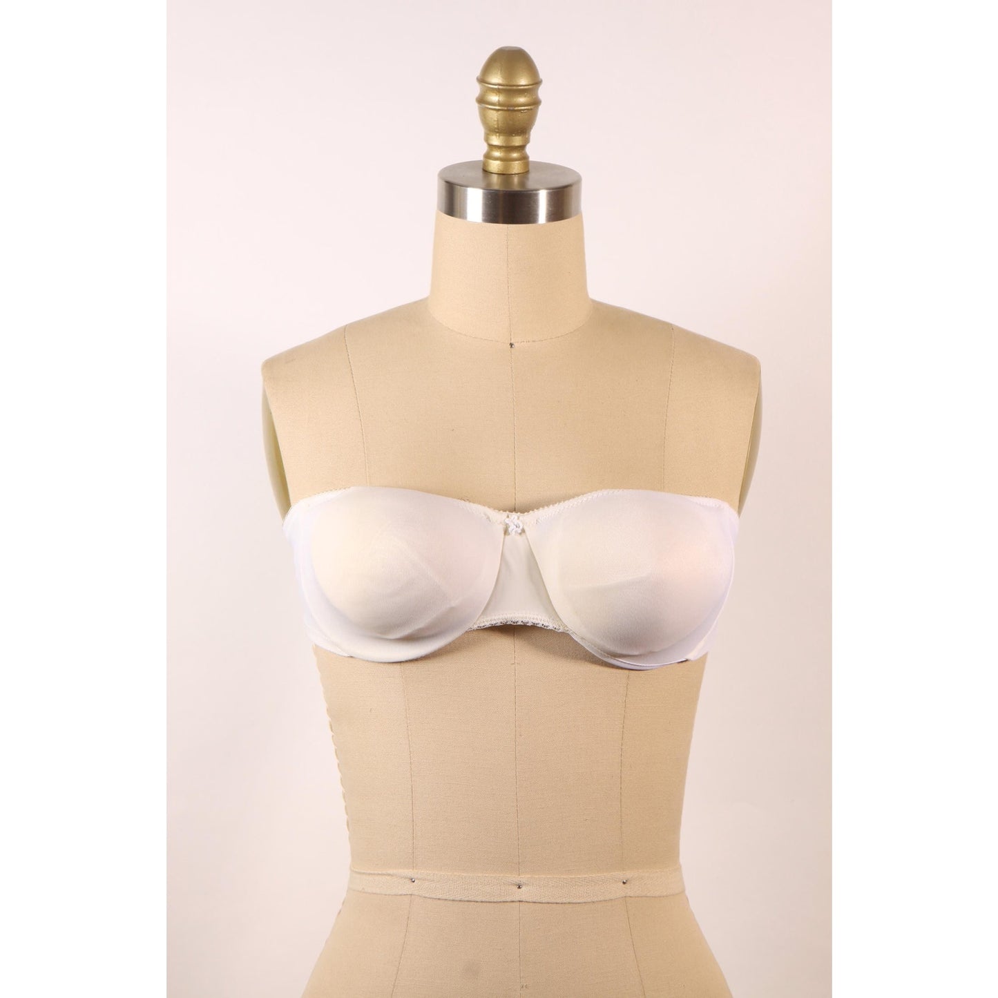 1970s White Strapless Bra by Flexnit-38B