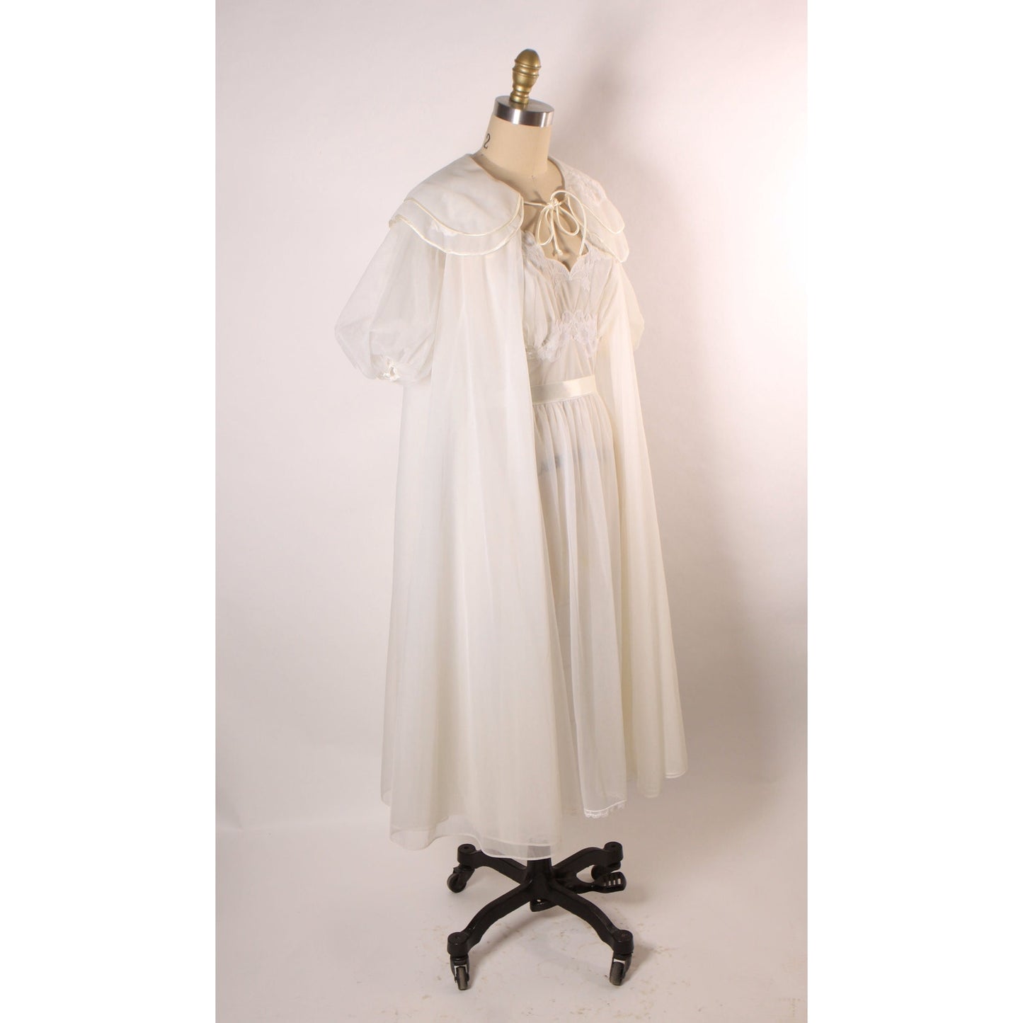 1950s Sheer White Floral Spaghetti Strap Ribbon Tie Nightgown with Matching Short Sleeve Negligee Robe Peignoir Lingerie Set by Vanity Fair