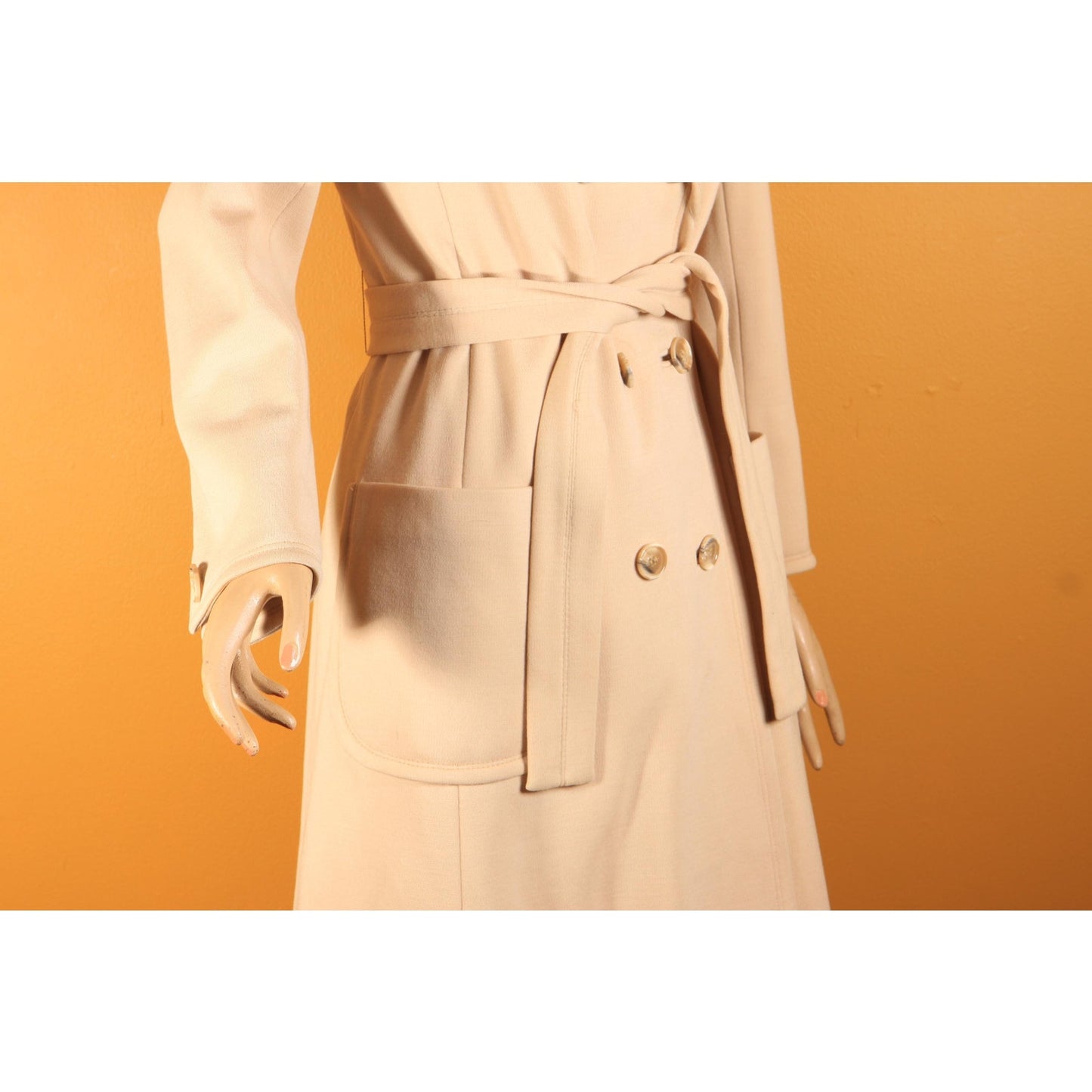1970s Cream Tan Long Sleeve Button Up Fox Fur Collar Wool Coat by Fashionbilt -S-M