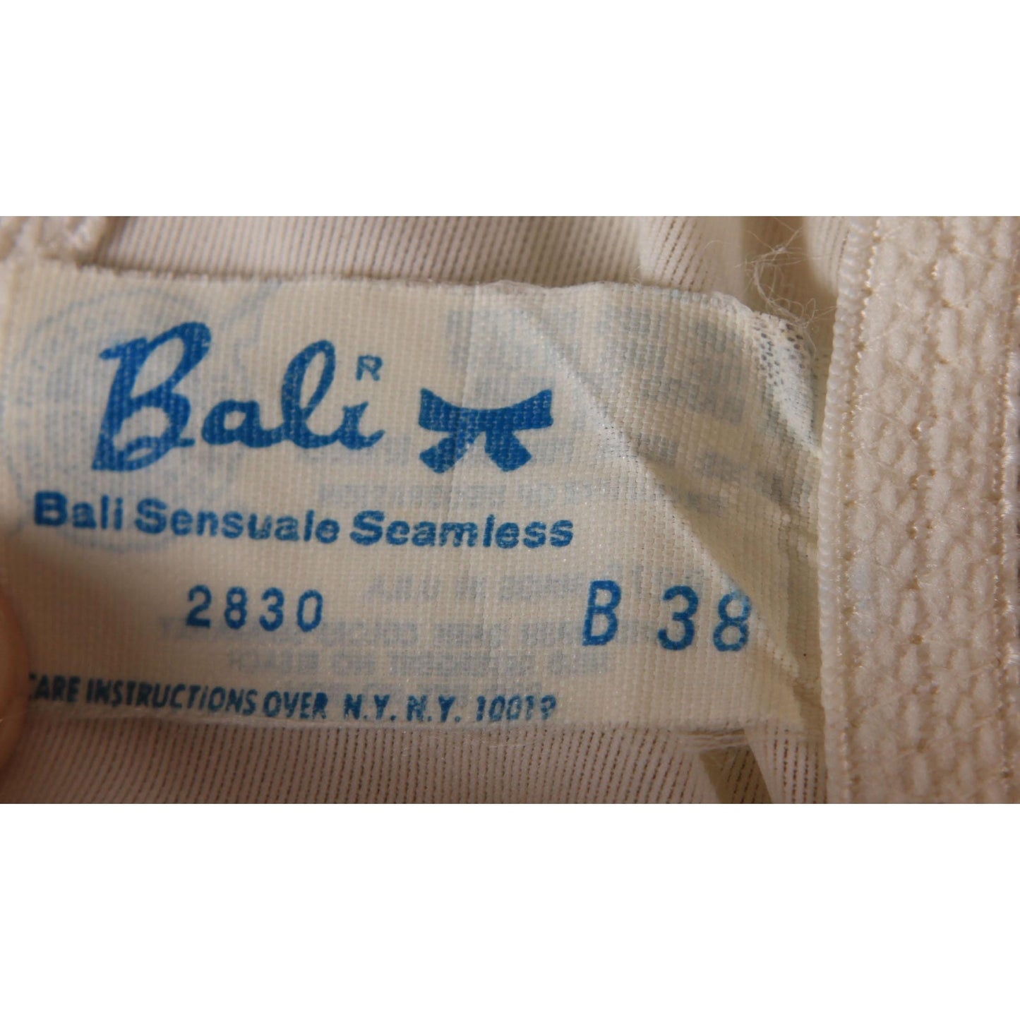 1970s White Foam Removable Cups Lace Trim Bow Detail Bra by Bali-38B