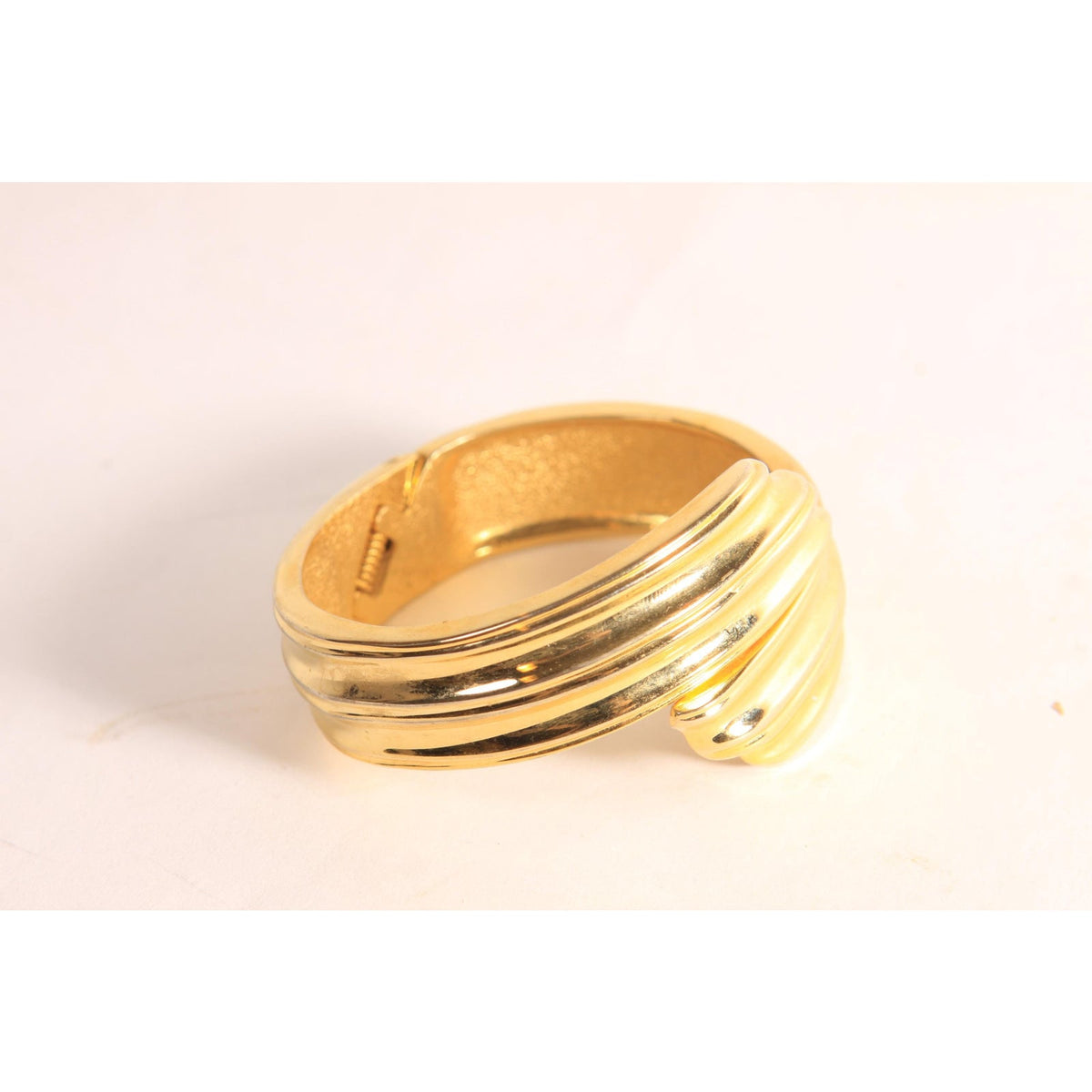 1970s 1980s Gold Tone Metal Abstract Swirl Hinged Clamper Bracelet
