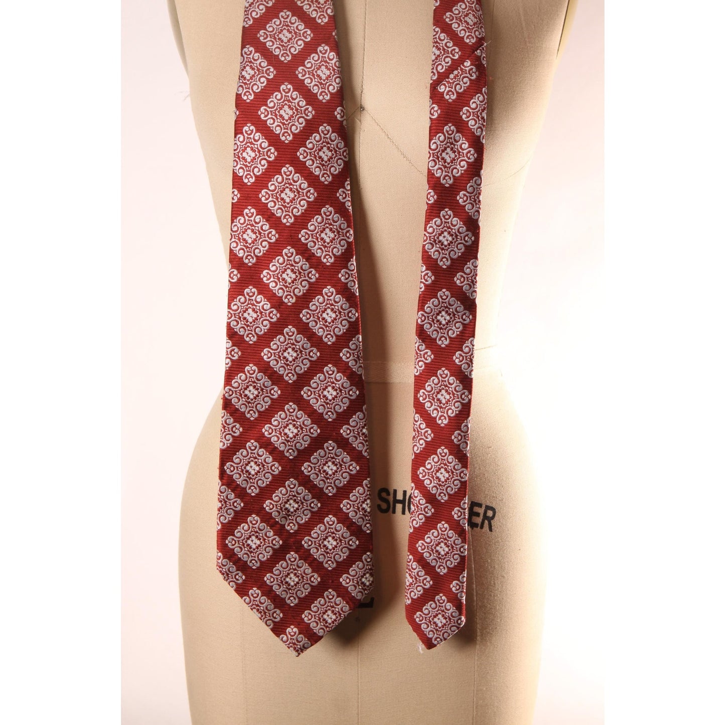 1970s Dark Red and White Geometric Swirl Wide Necktie Tie by Tie Rack