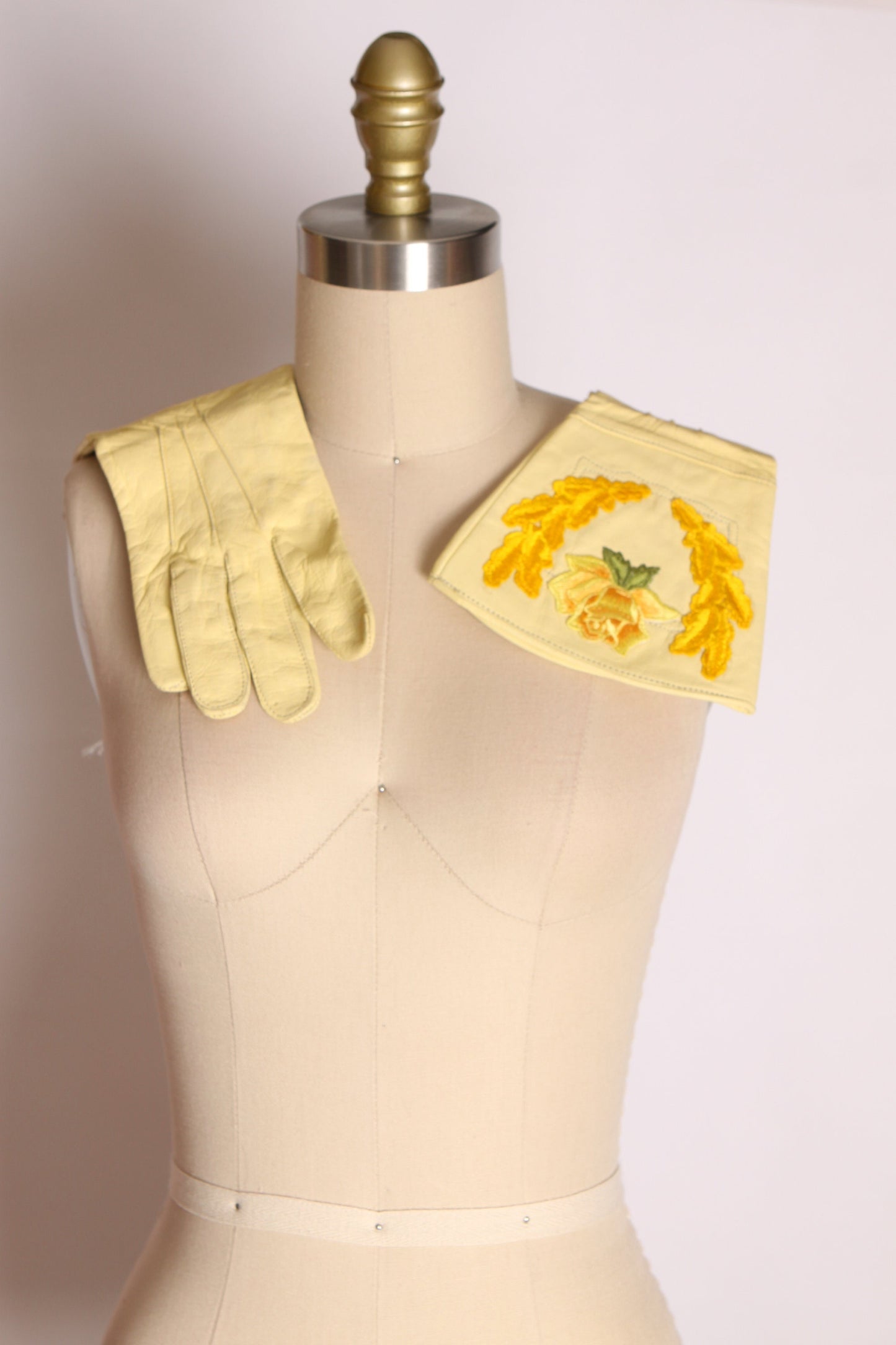 1970s Cream and Yellow Leather Below the Wrist Yellow Rose Embroidered Western Cowgirl Gloves