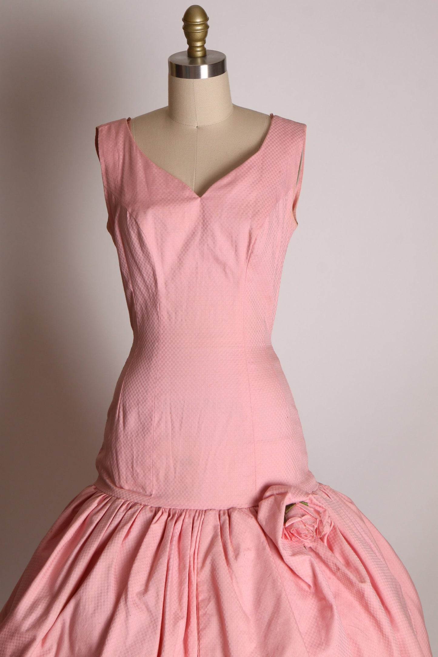 1950s Pink Drop Waist Mermaid Flare Hem Sleeveless Formal Cocktail Flower Detail Bubble Hem Dress -XS