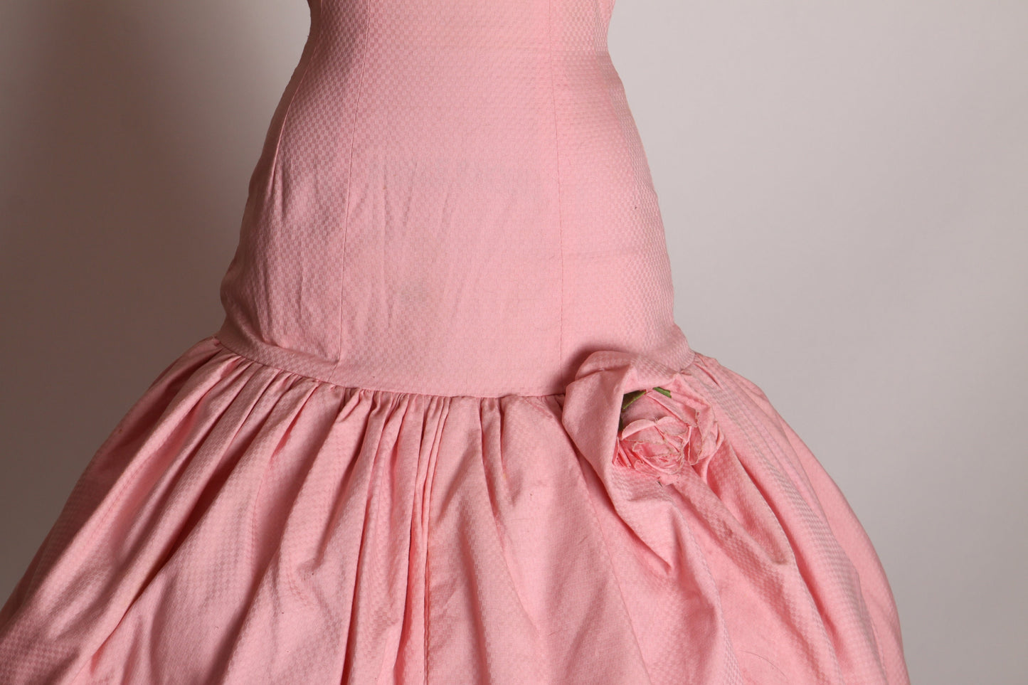 1950s Pink Drop Waist Mermaid Flare Hem Sleeveless Formal Cocktail Flower Detail Bubble Hem Dress -XS