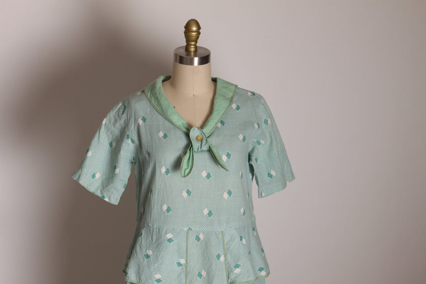 1930s Mint Green Blue and Cream Short Sleeve Bow Neckline Peplum Waist Diamond Shape Feedsack Dress -M