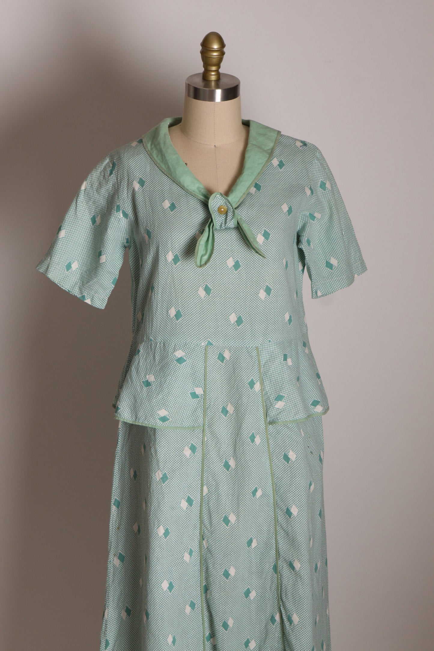 1930s Mint Green Blue and Cream Short Sleeve Bow Neckline Peplum Waist Diamond Shape Feedsack Dress -M