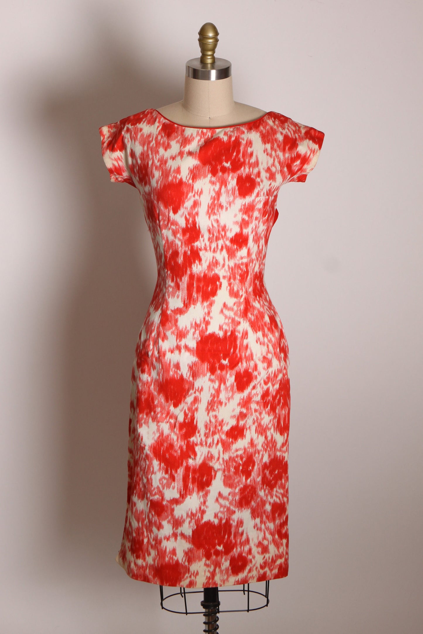 1950s Coral Red Orange Pink and White Abstract Short Sleeve Bow Detail Back Wiggle Dress -XS