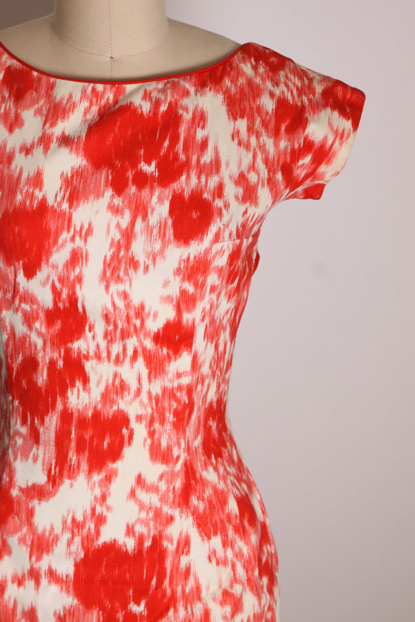 1950s Coral Red Orange Pink and White Abstract Short Sleeve Bow Detail Back Wiggle Dress -XS