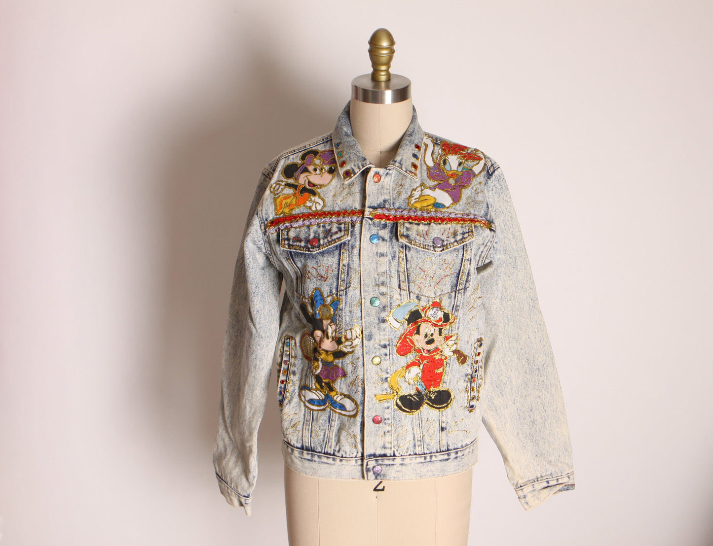 1980s 1990s Acid Wash Novelty Mickey Mouse, Minnie Mouse and Daisy Duck Long Sleeve Glitter Bedazzled Appliqué Denim Jacket -M