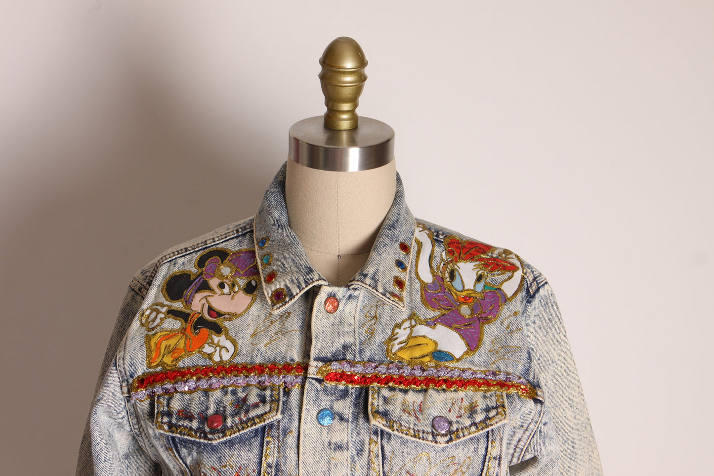 1980s 1990s Acid Wash Novelty Mickey Mouse, Minnie Mouse and Daisy Duck Long Sleeve Glitter Bedazzled Appliqué Denim Jacket -M