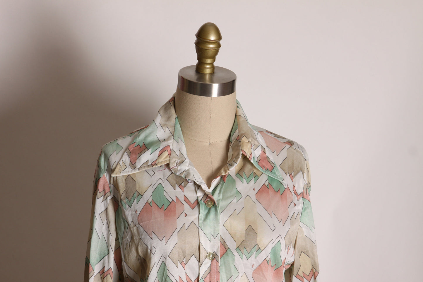 1970s Tan, Pink, Cream and Green Zig Zag Geometric Long Sleeve Button Up Blouse -L