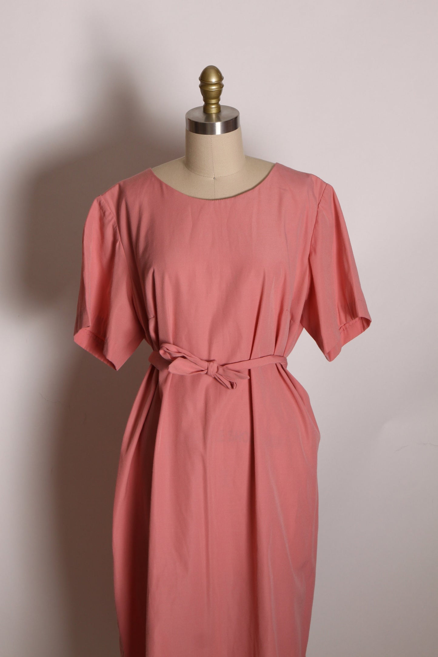 1960s 1970s Dusty Rose Pink Short Sleeve Belted Shift Dress -2XL