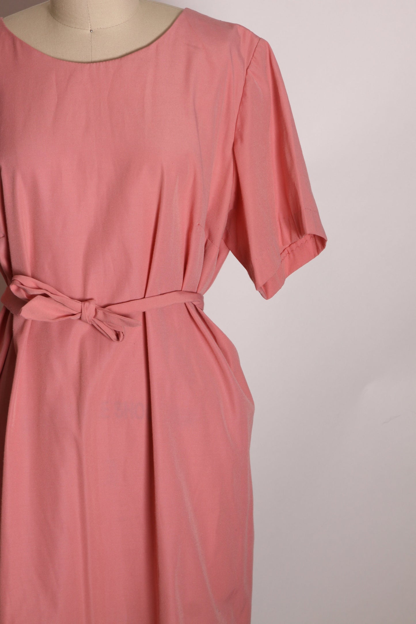 1960s 1970s Dusty Rose Pink Short Sleeve Belted Shift Dress -2XL