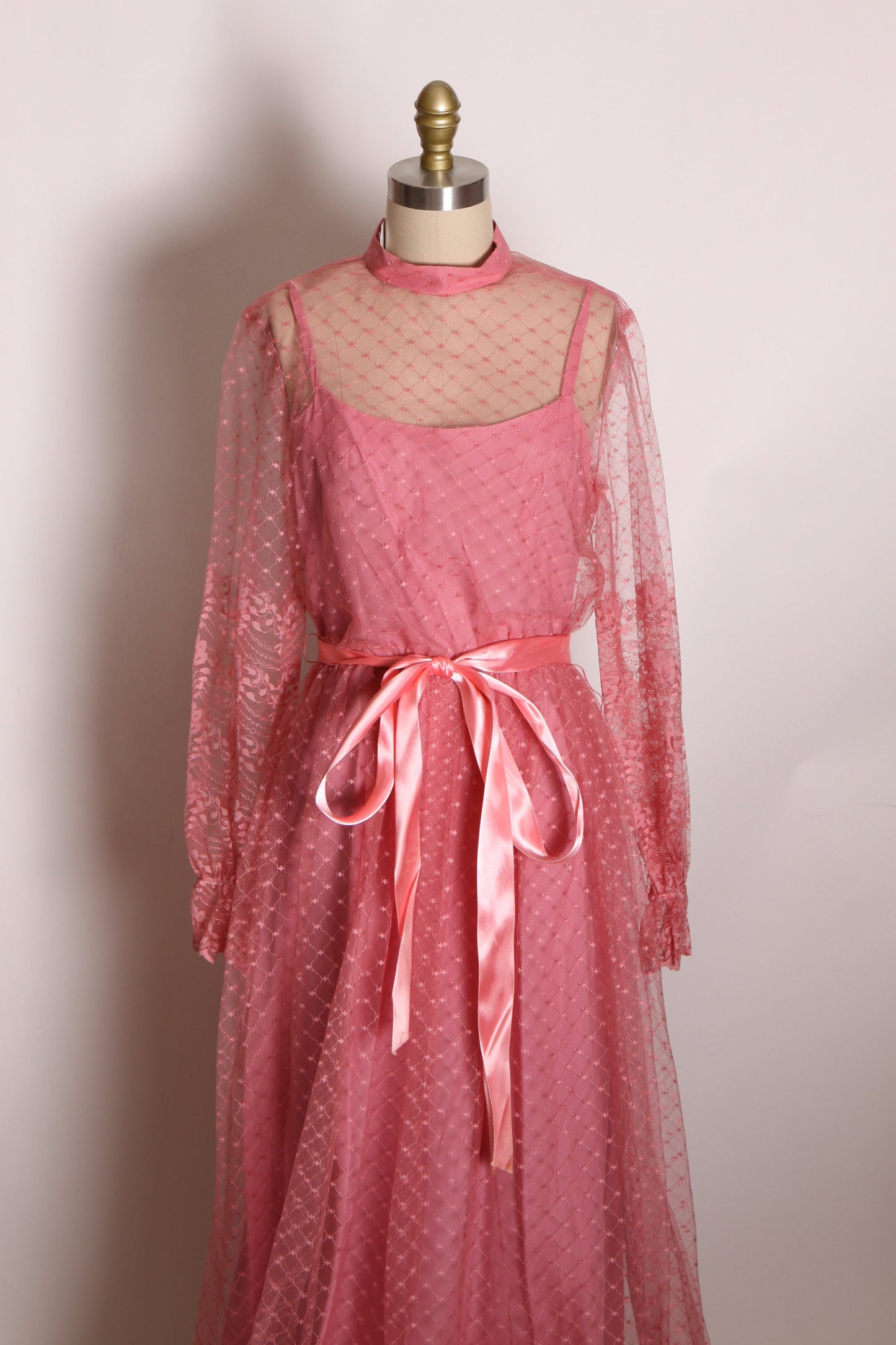 1970s Dusty Rose Pink Sheer Lace Long Sleeve Full Length Formal Prom Pageant Dress -XS