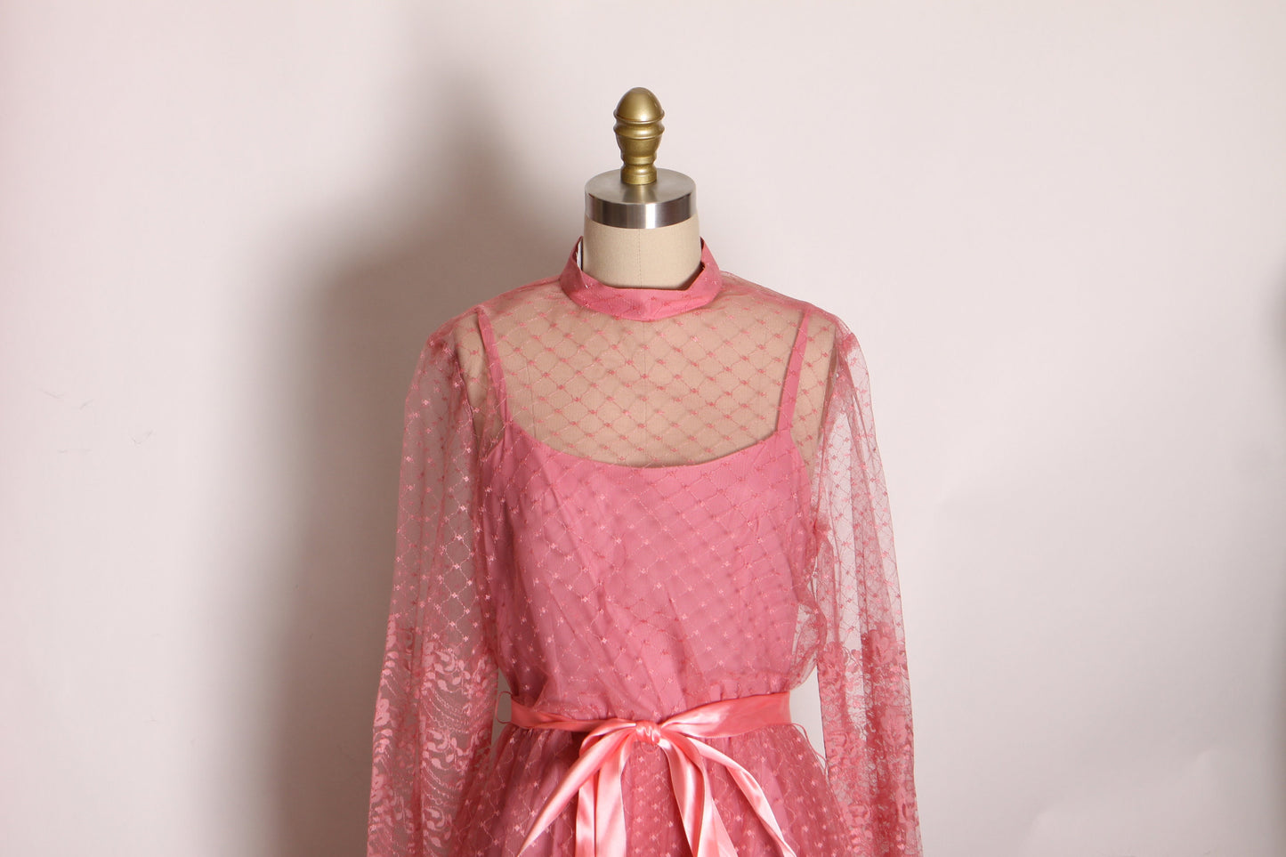 1970s Dusty Rose Pink Sheer Lace Long Sleeve Full Length Formal Prom Pageant Dress -XS