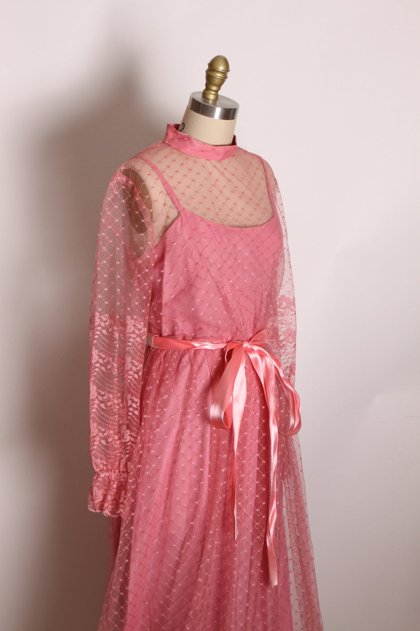 1970s Dusty Rose Pink Sheer Lace Long Sleeve Full Length Formal Prom Pageant Dress -XS