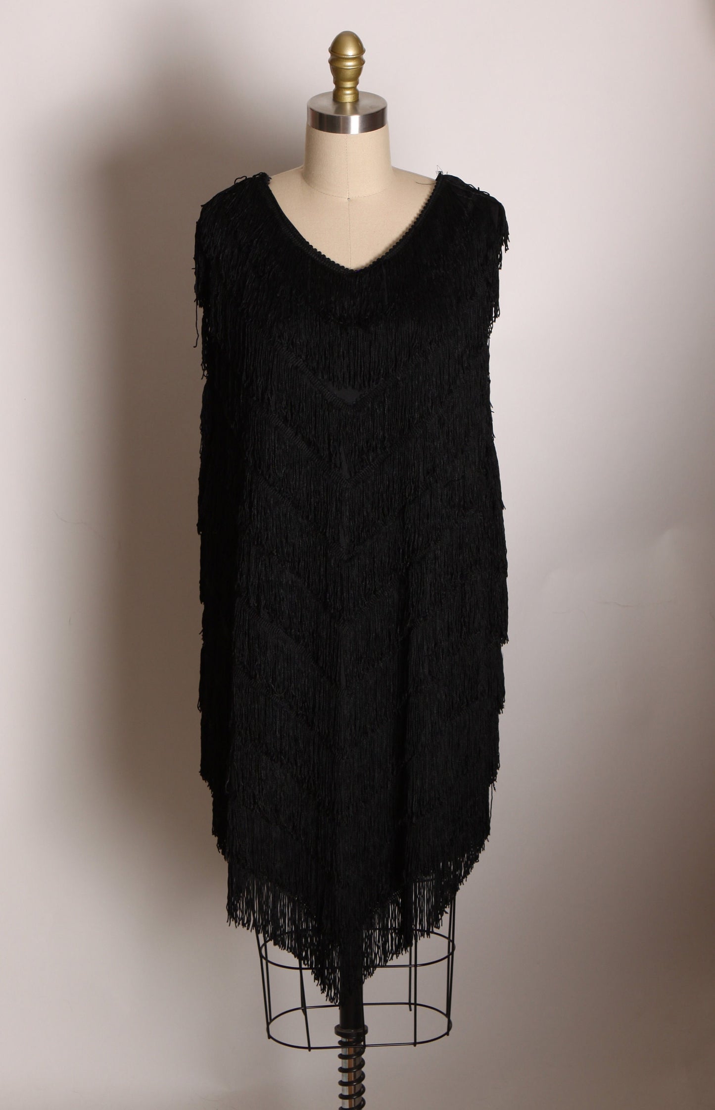 1980s Black Fringe Sleeve Shimmy and Shake Sheath Flapper Style Dress by Too-Chez -2XL