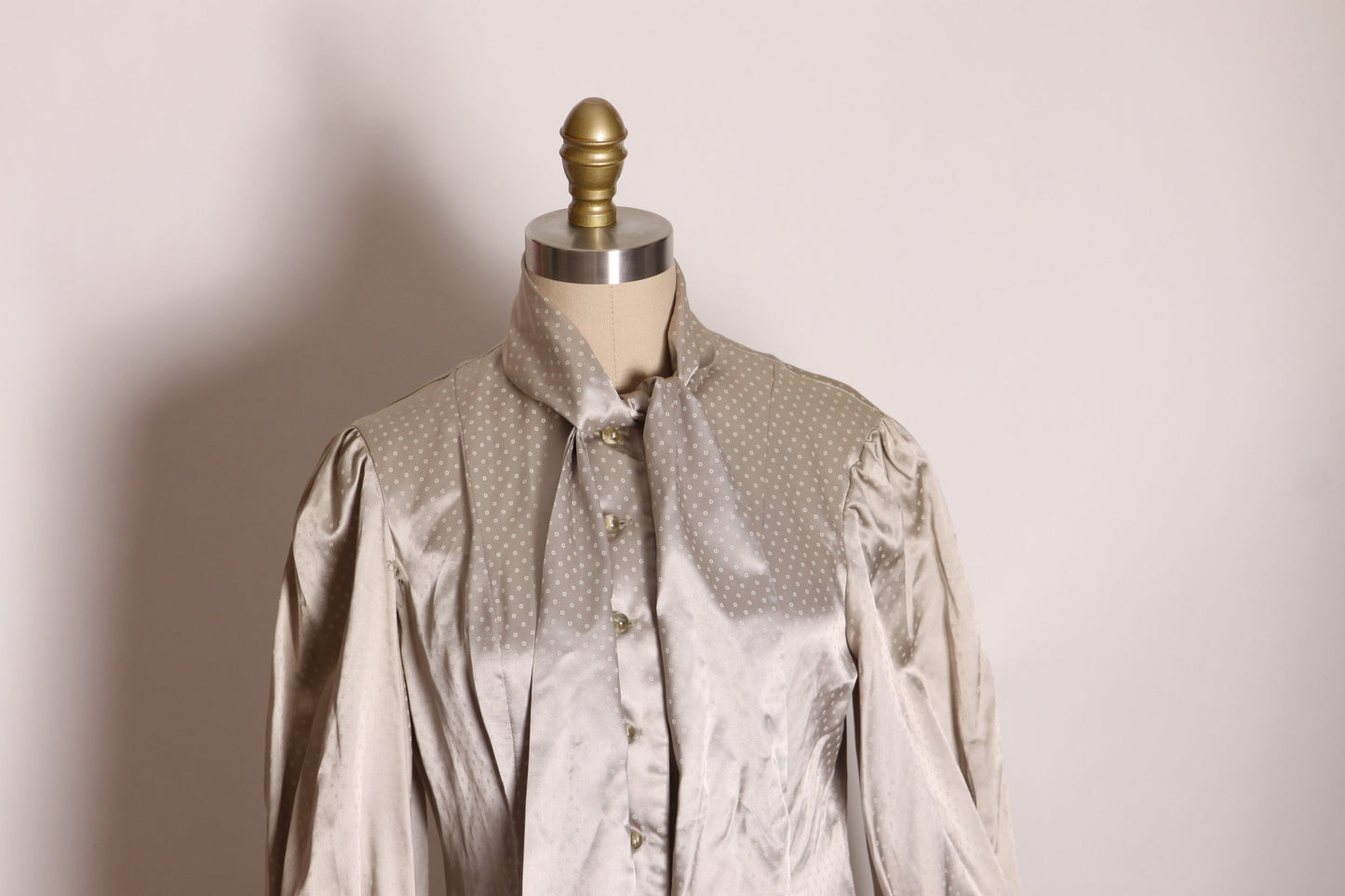 1960s Gray Silver and White Satin Long Sleeve Clear Button Up Attached Fringe Collar Mini Dress by Ho Ho California -XS