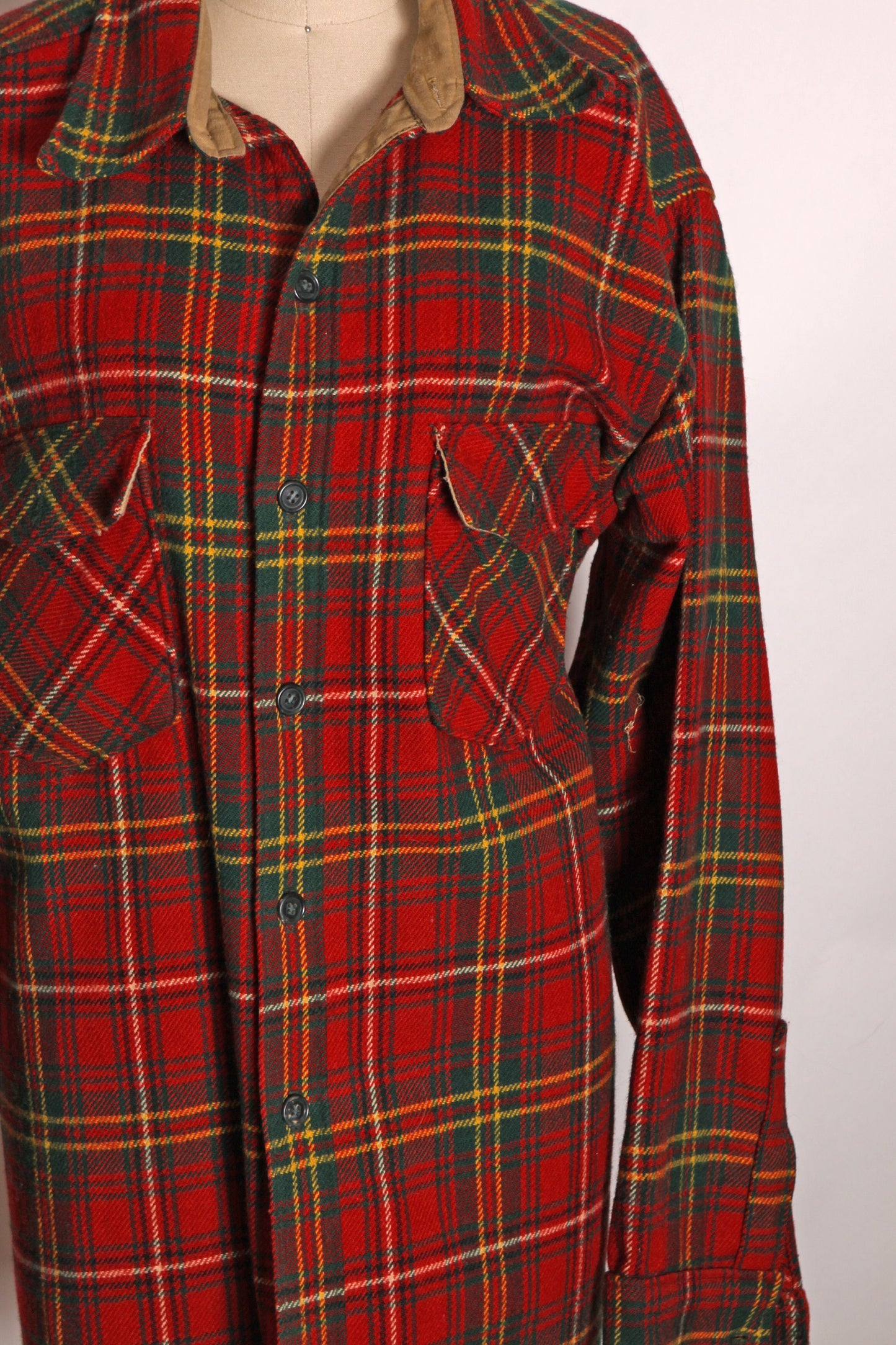 1970s Red and Green Holiday Christmas Plaid Long Sleeve Wool Mens Jacket by Woolrich -XL