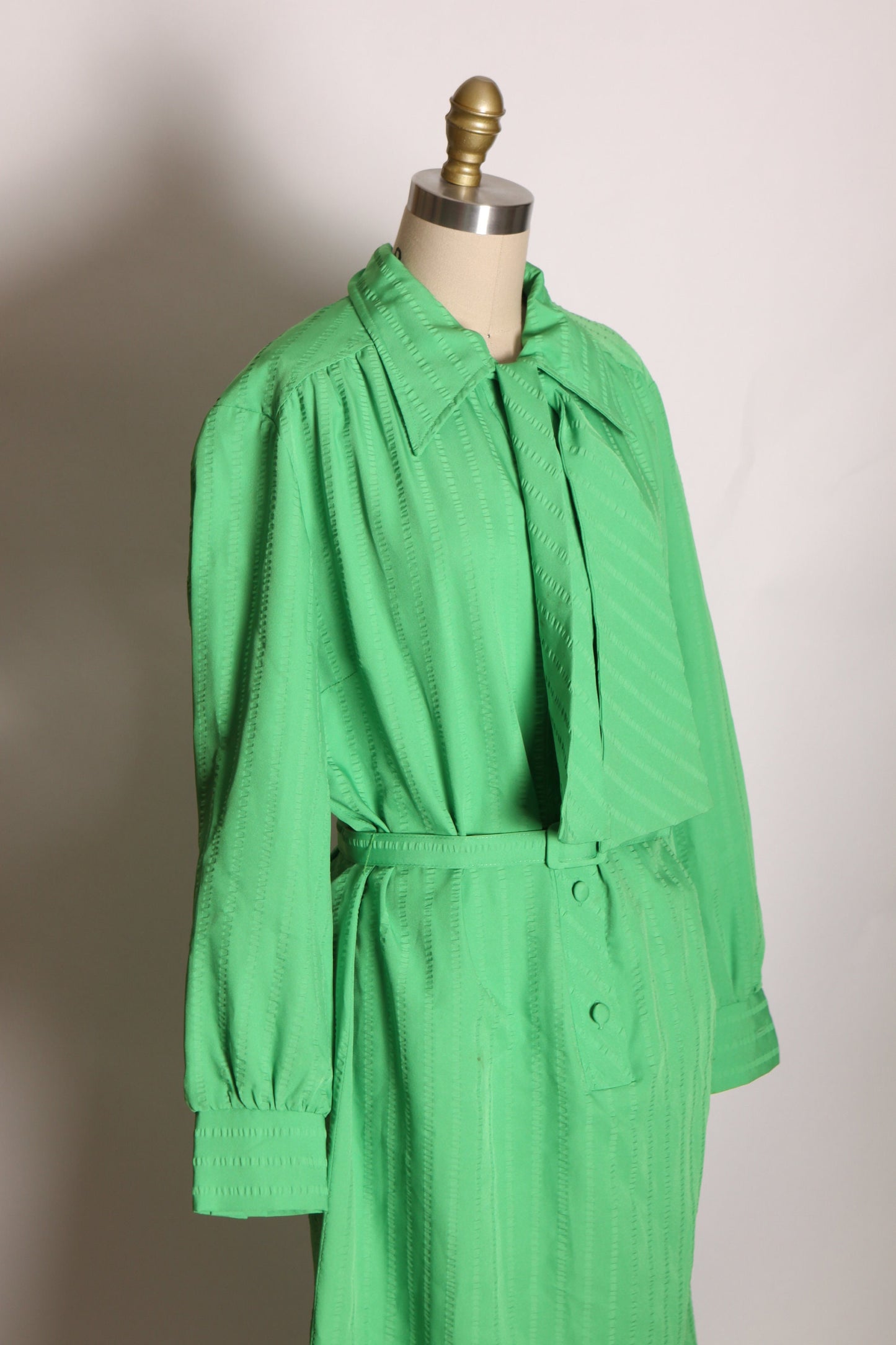 1970s Green Pussybow Collar Button Up Belted Front Long Sleeve Dress by Edith Flagg -1XL