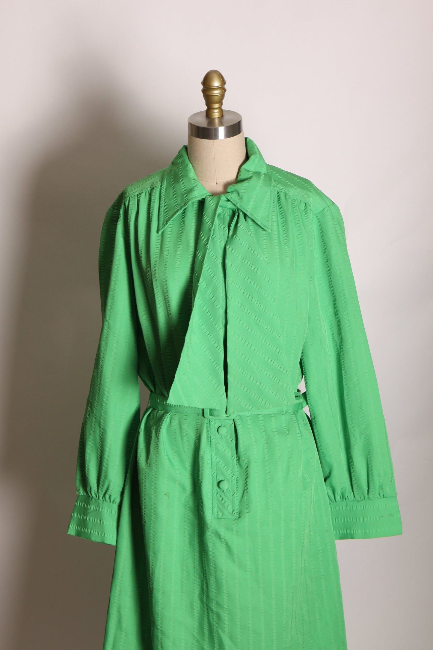 1970s Green Pussybow Collar Button Up Belted Front Long Sleeve Dress by Edith Flagg -1XL