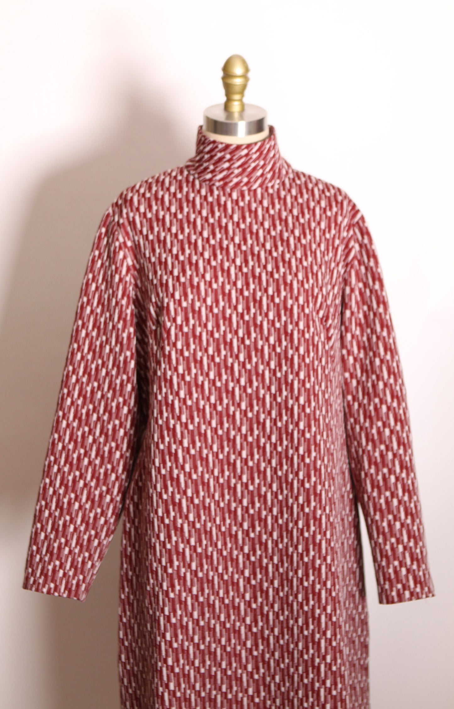 Late 1960s Early 1970s Burgundy and White Flecked Double Knit Polyester Long Sleeve Shift Dress -1XL