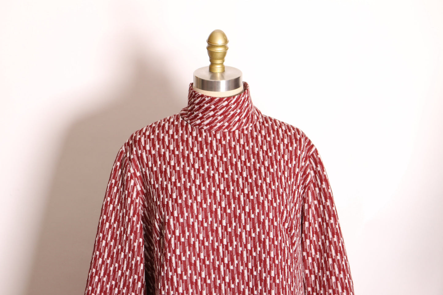 Late 1960s Early 1970s Burgundy and White Flecked Double Knit Polyester Long Sleeve Shift Dress -1XL