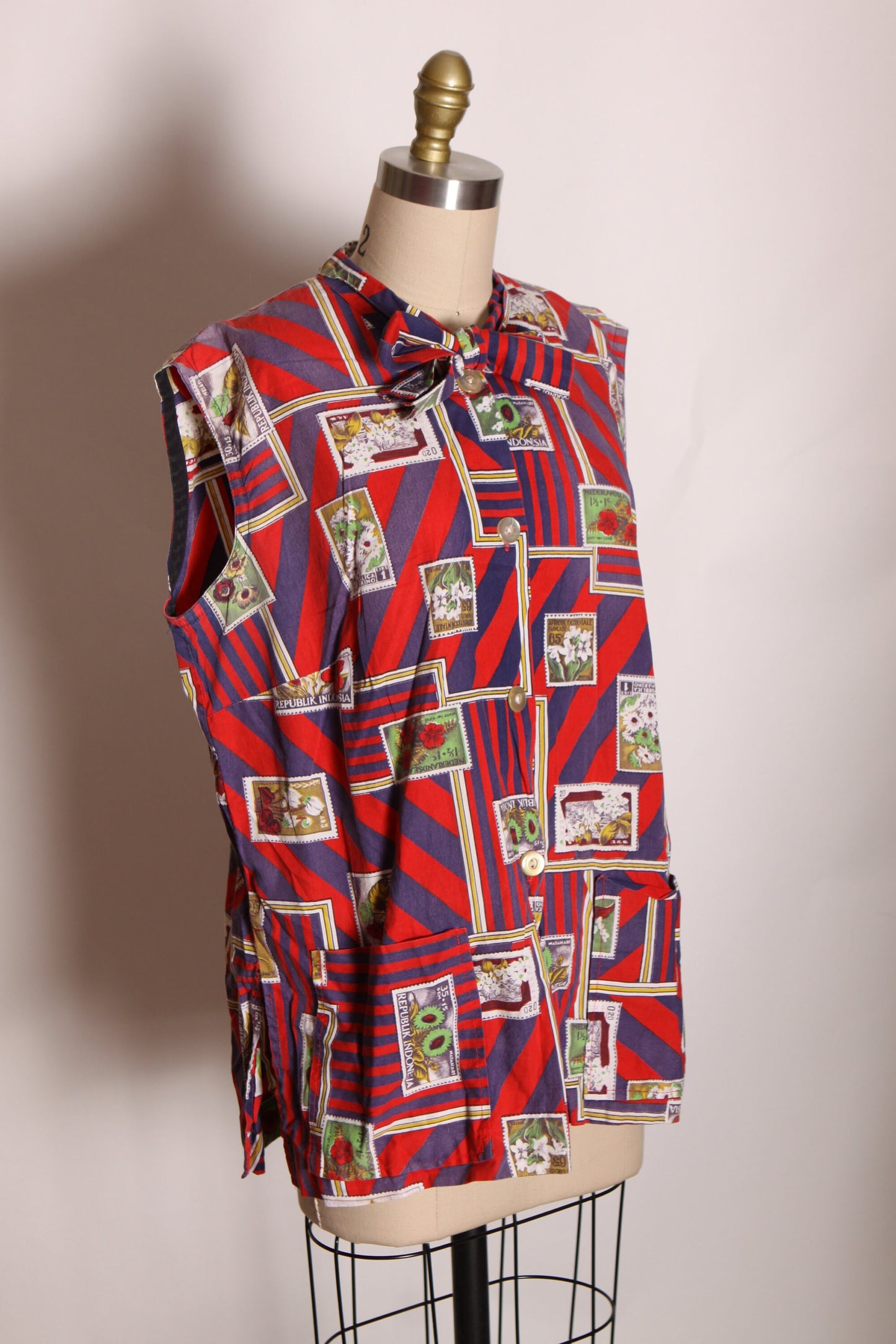 1960s Red and Purple Novelty Postage Stamp Travel Sleeveless Bow Collar Blouse -2XL