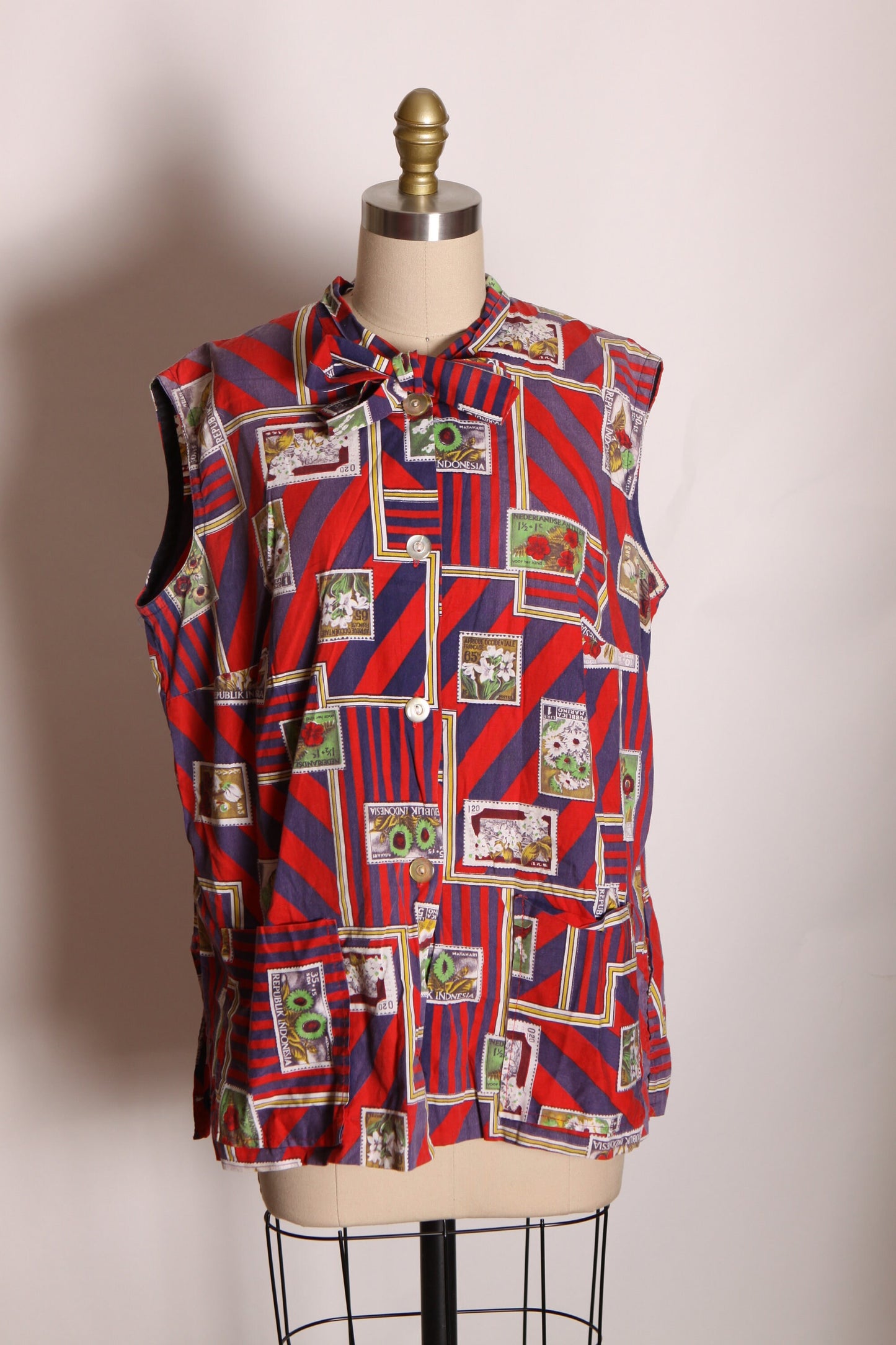 1960s Red and Purple Novelty Postage Stamp Travel Sleeveless Bow Collar Blouse -2XL