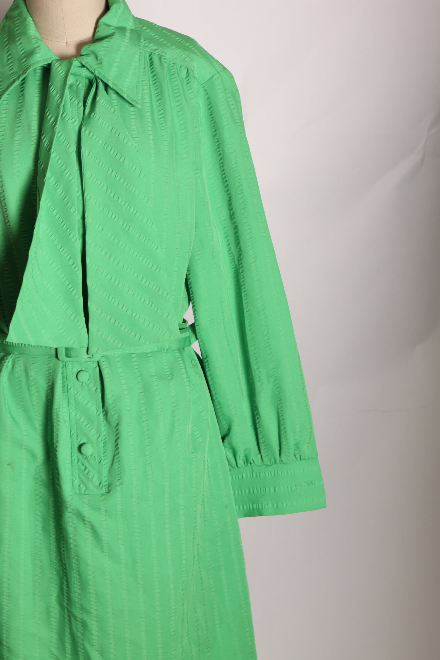 1970s Green Pussybow Collar Button Up Belted Front Long Sleeve Dress by Edith Flagg -1XL