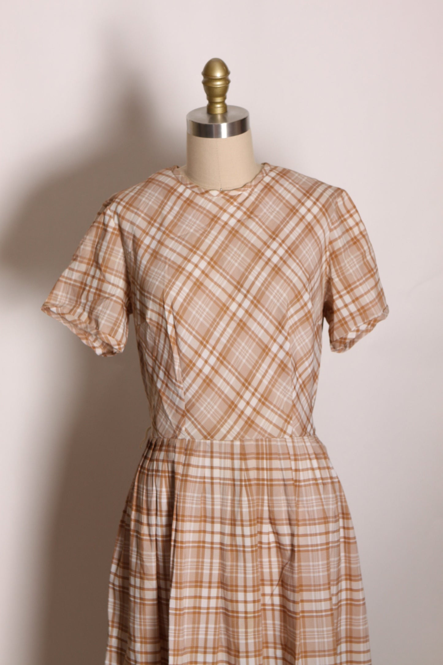 1960s Tan and White Plaid Short Sleeve Fit and Flare Dress -M