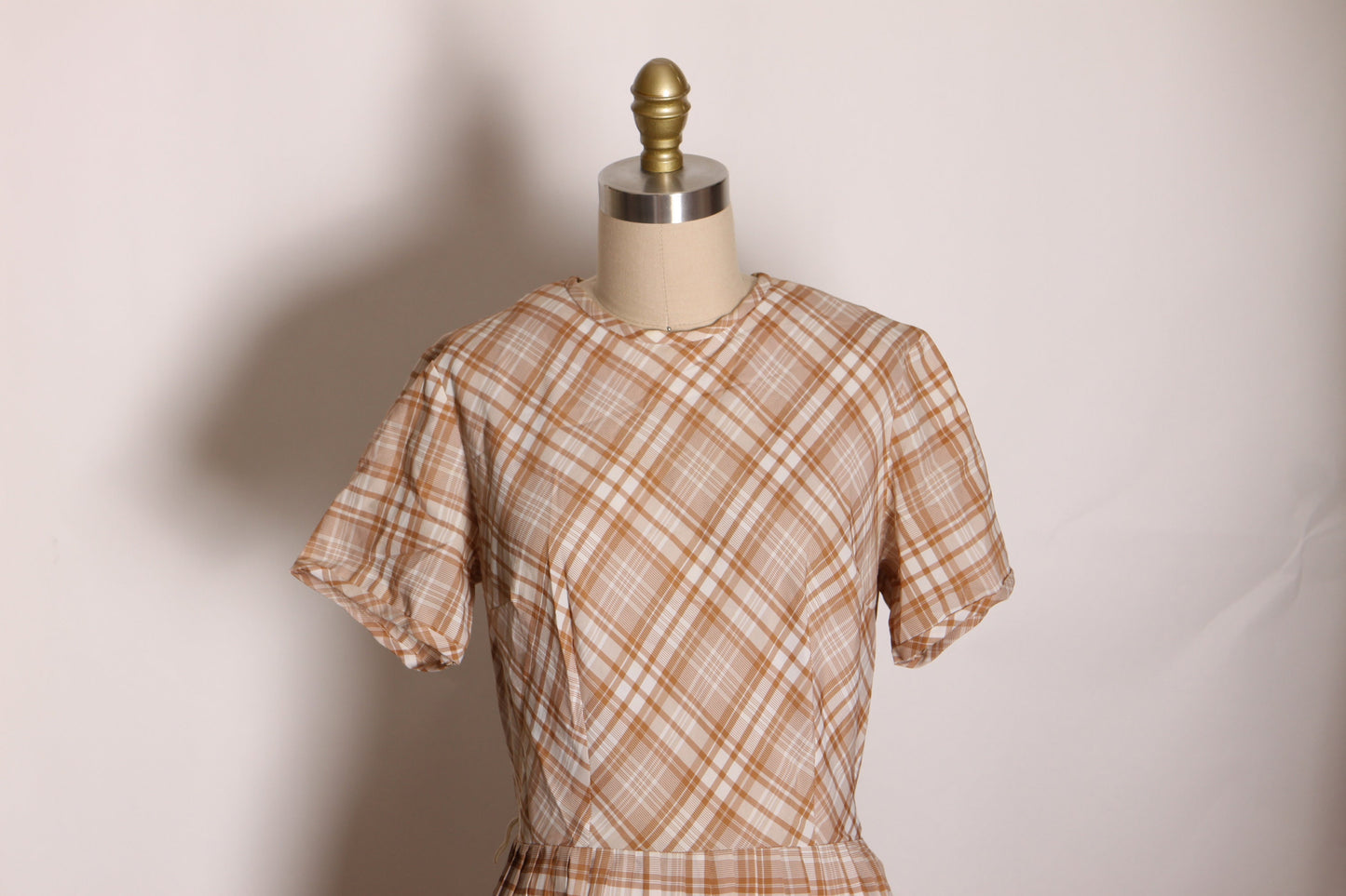 1960s Tan and White Plaid Short Sleeve Fit and Flare Dress -M