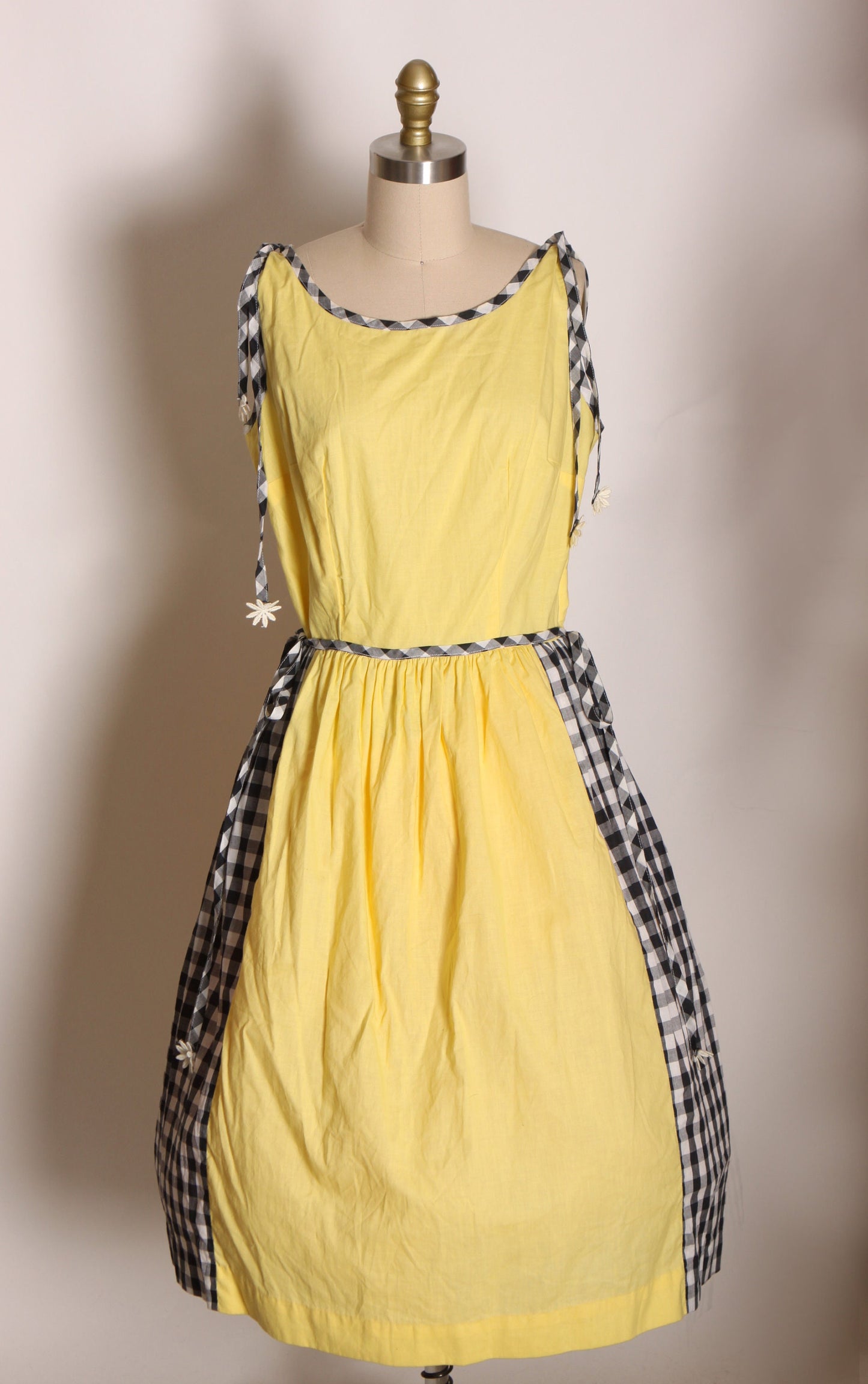 1950s Yellow, Black and White Gingham Waist Tie and Shoulder Tie Daisy Flower Detail Fit and Flare Dress -L