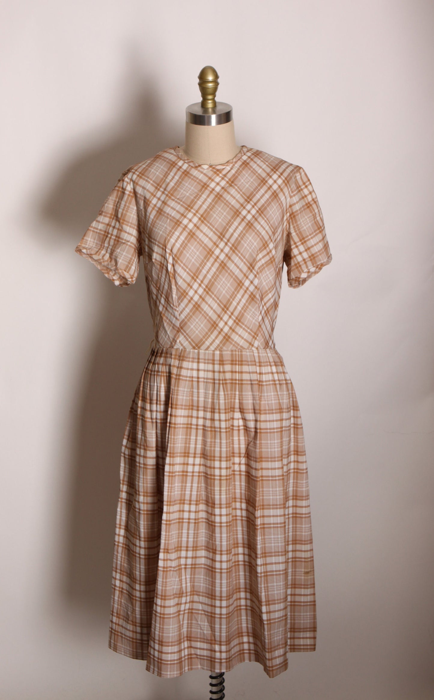 1960s Tan and White Plaid Short Sleeve Fit and Flare Dress -M