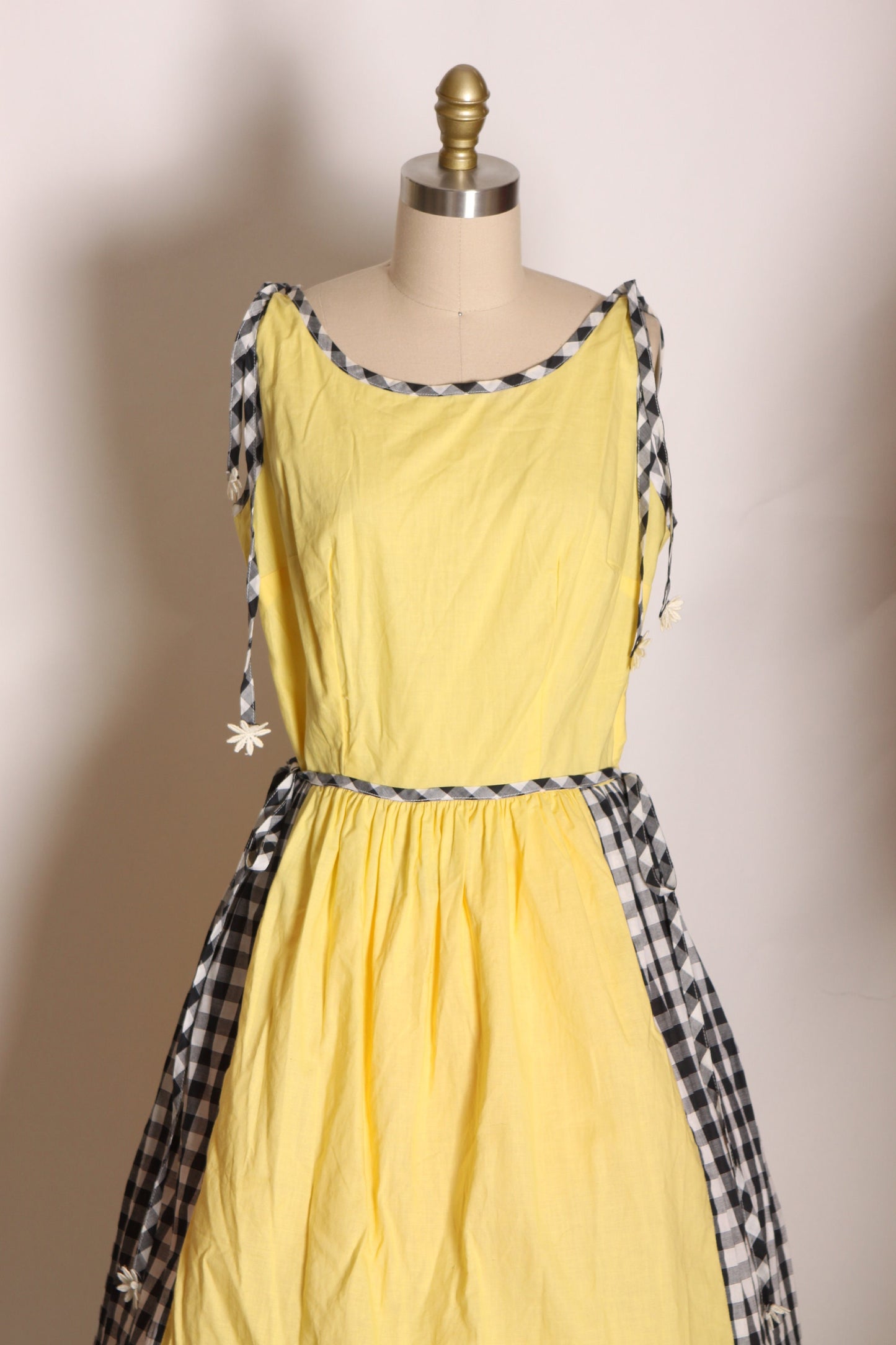 1950s Yellow, Black and White Gingham Waist Tie and Shoulder Tie Daisy Flower Detail Fit and Flare Dress -L