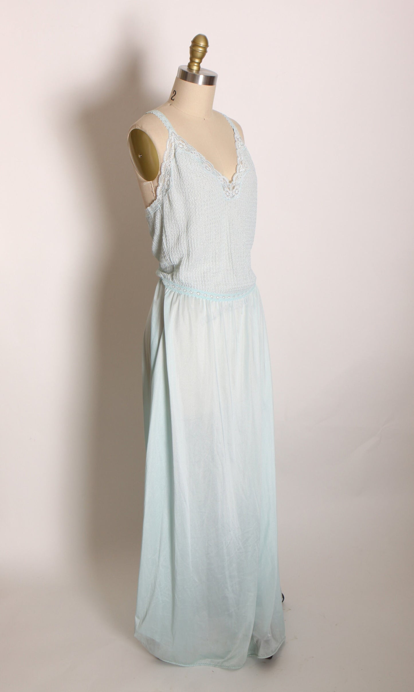 1980s Pale Ice Blue Wide Strap Full Length Night Gown with Matching Button Up Robe Peignoir Lingerie Set by Vanity Fair -M