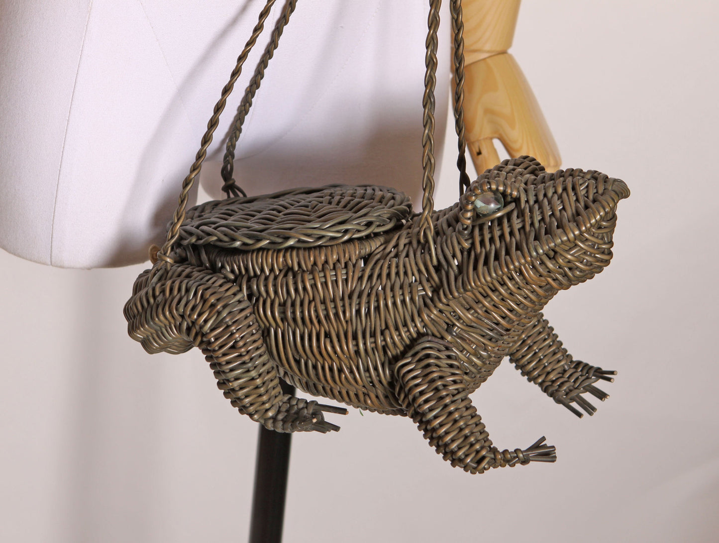 1950s 1960s Green Brown Wicker Woven Marble Eye Novelty Frog Purse