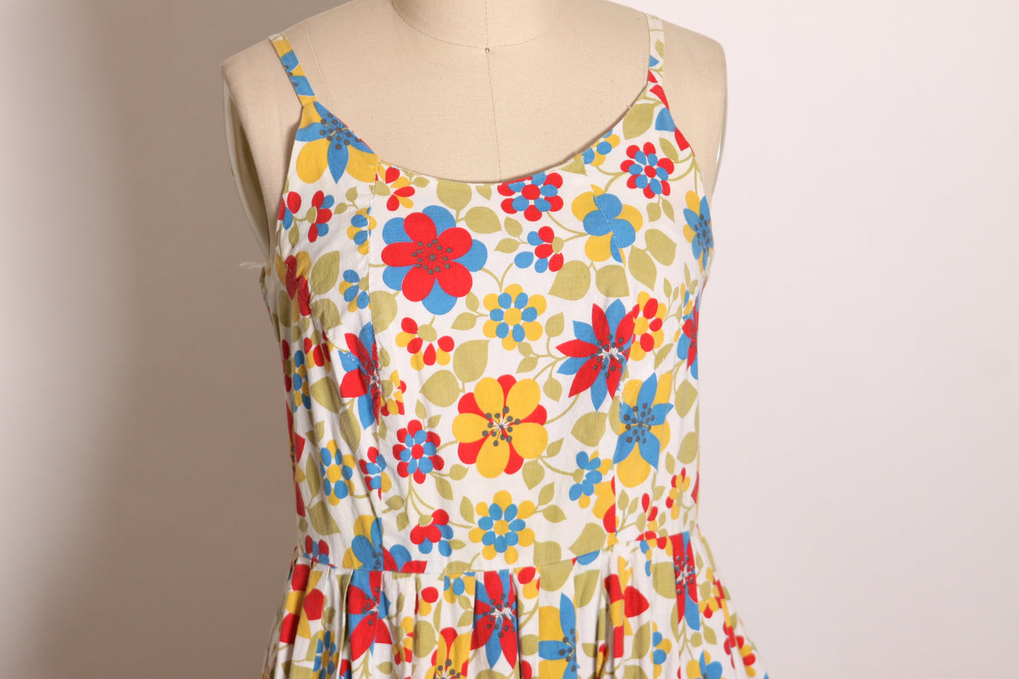 Late 1950s Early 1960s White, Red, Blue and Yellow Floral Flower Power Pocketed Dress -XS